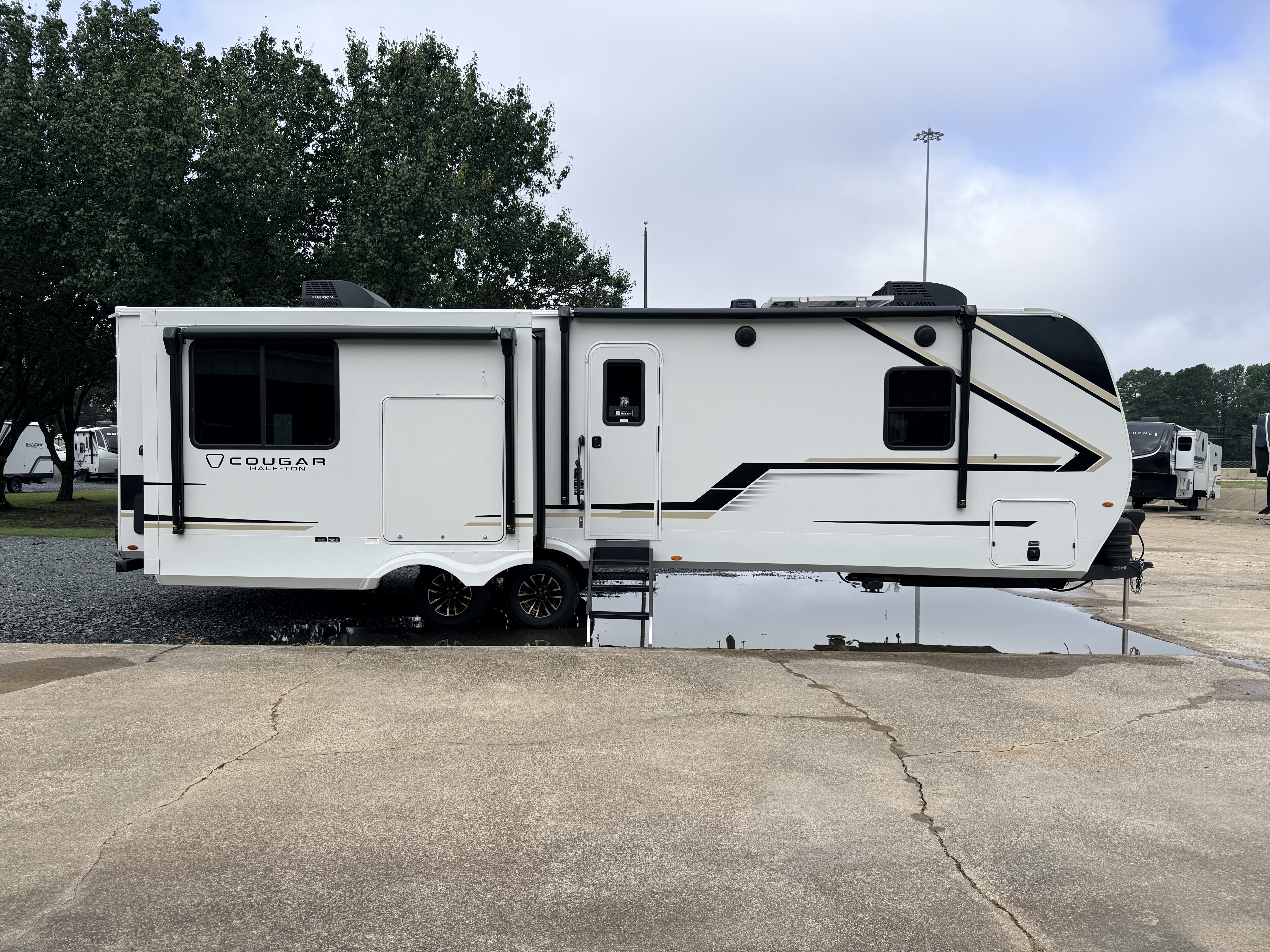 2027 Keystone COUGAR HALF-TON 29RKE - Image 2
