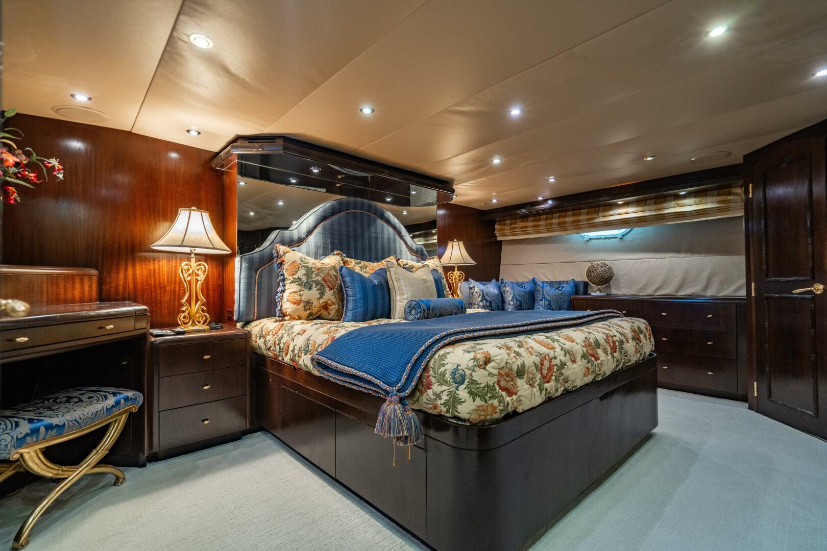 2001 Hatteras 100 Motor Yacht - Image 50