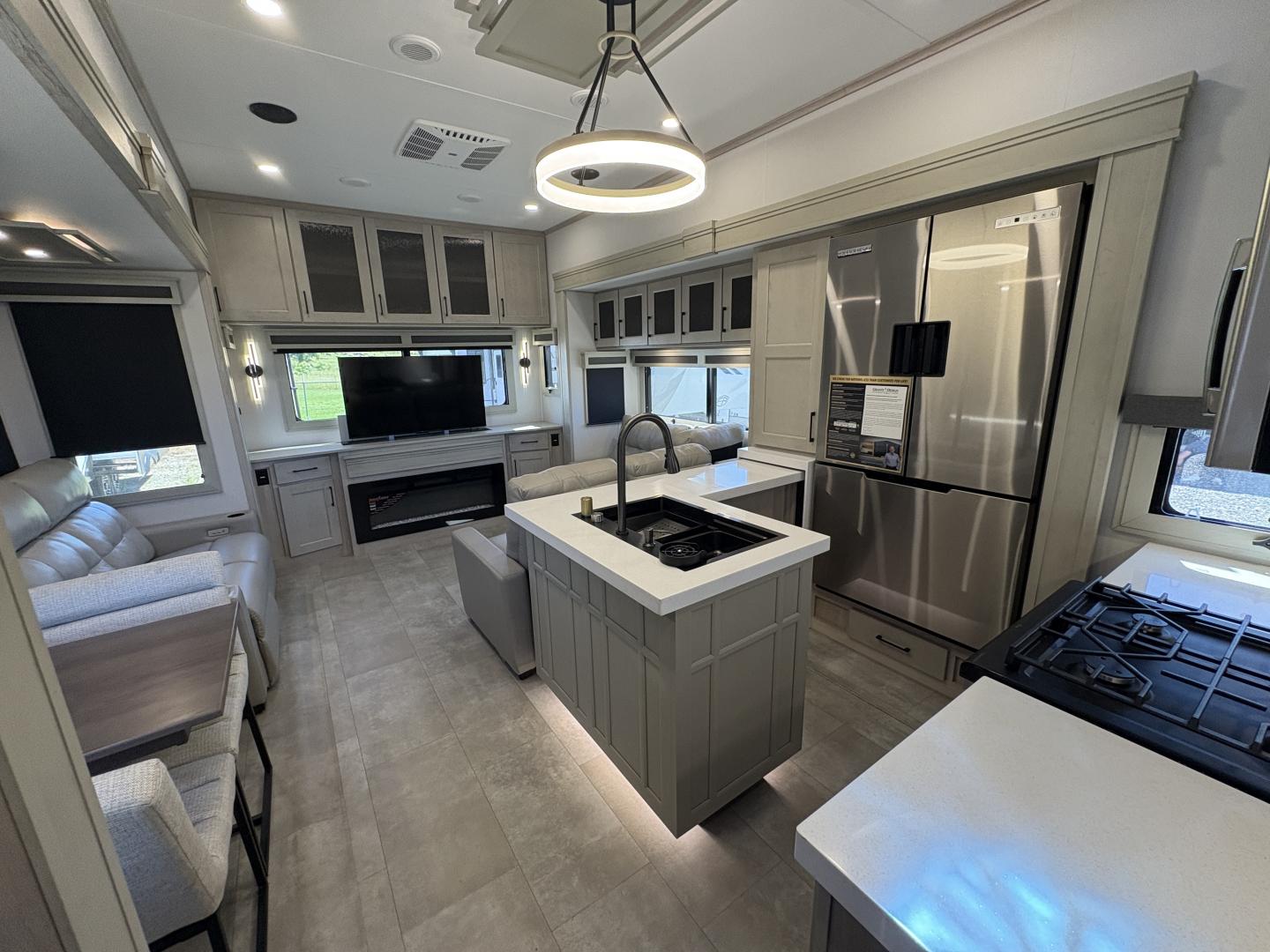 2025 Grand Design Solitude 388MBS - Image 8