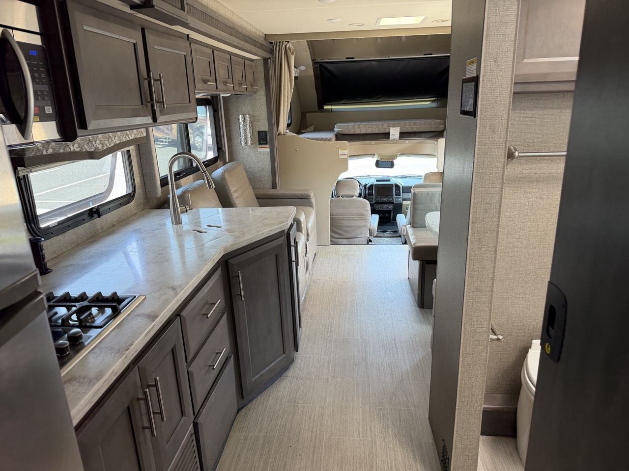 2021 Thor Motor Coach Magnitude SV34 - Image 20