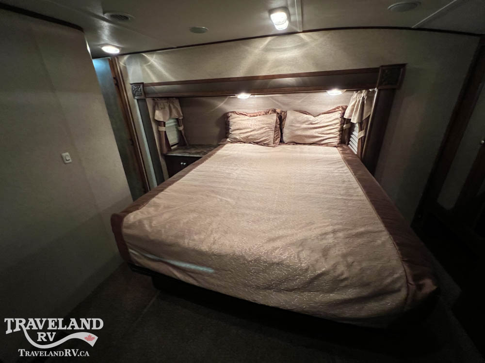2015 Coachmen Chaparral Signature 327RLKS - Image 23
