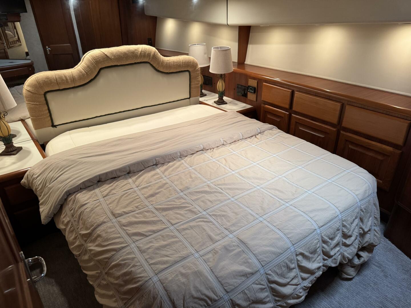 1995 Viking 58 Convertible - Image 27