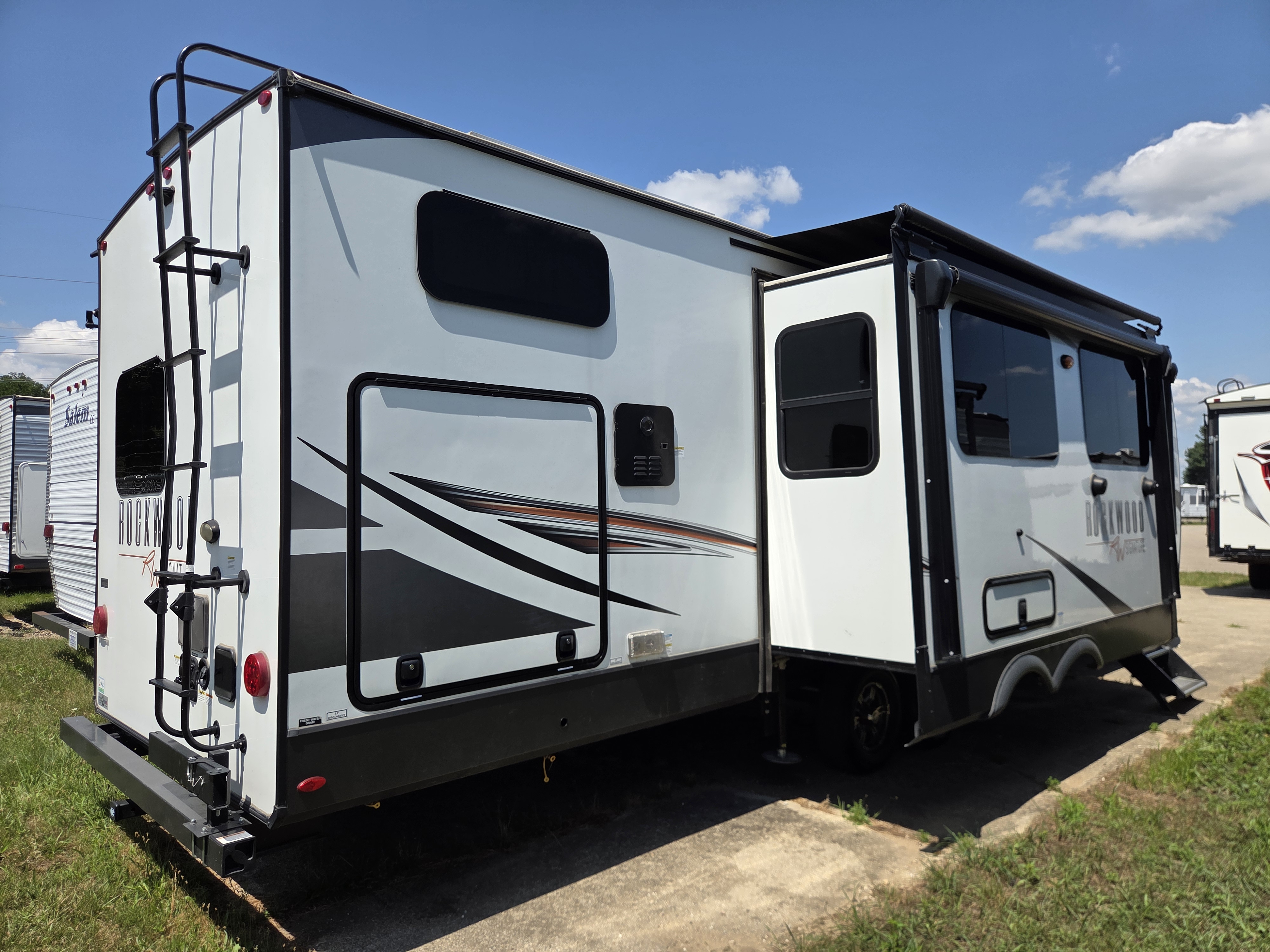 2022 Forest River Rockwood Signature Ultra Lite 8336BH - Image 4