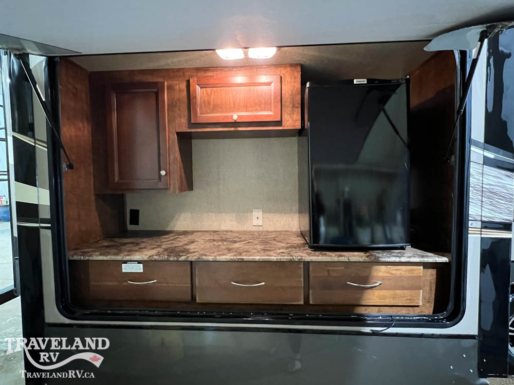 2015 Coachmen Chaparral Signature 327RLKS - Image 10