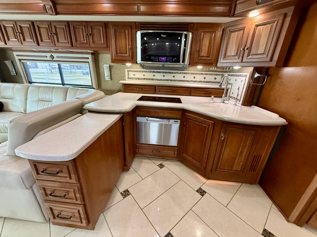 2013 WINNEBAGO TOUR 42QD - Image 12