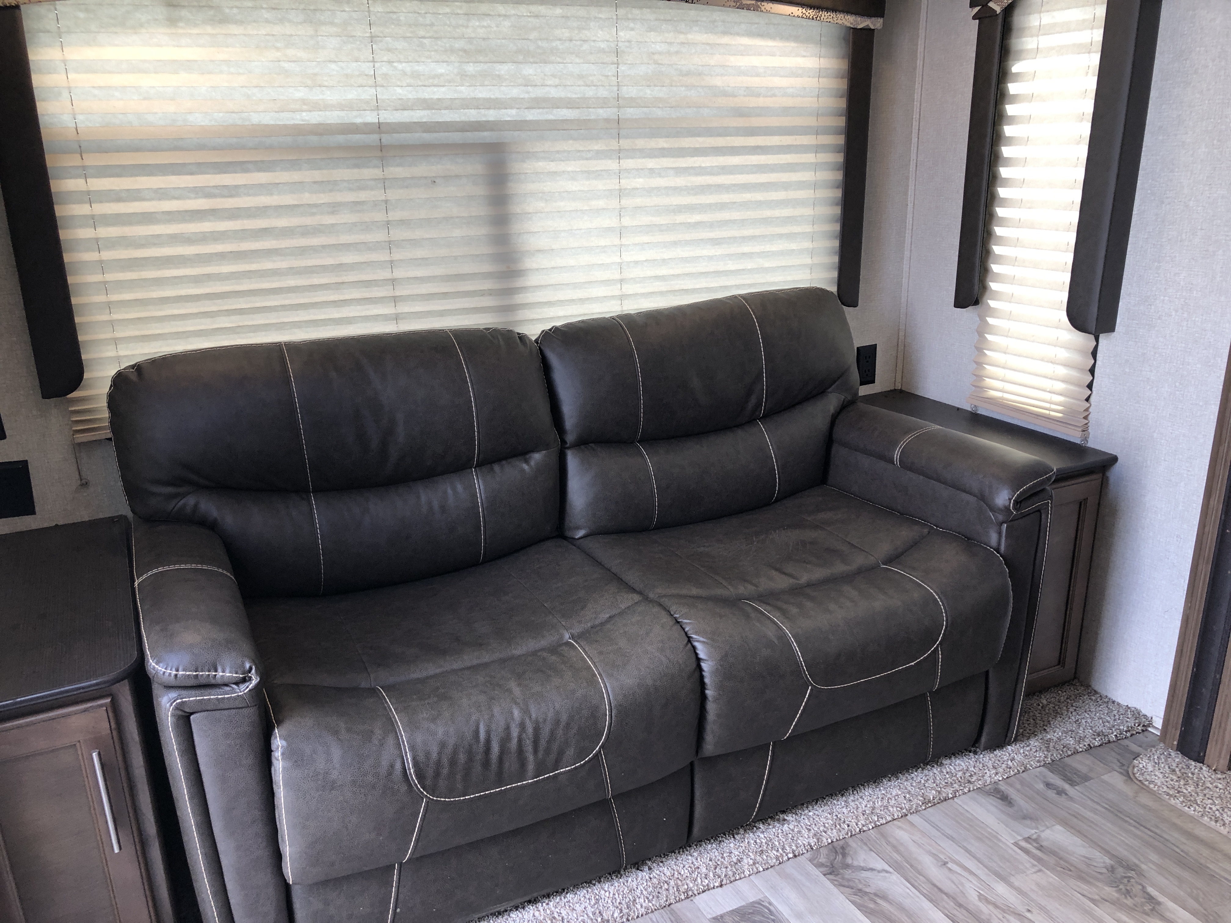 2018 Keystone Cougar Half-Ton East 27RLS - Image 10