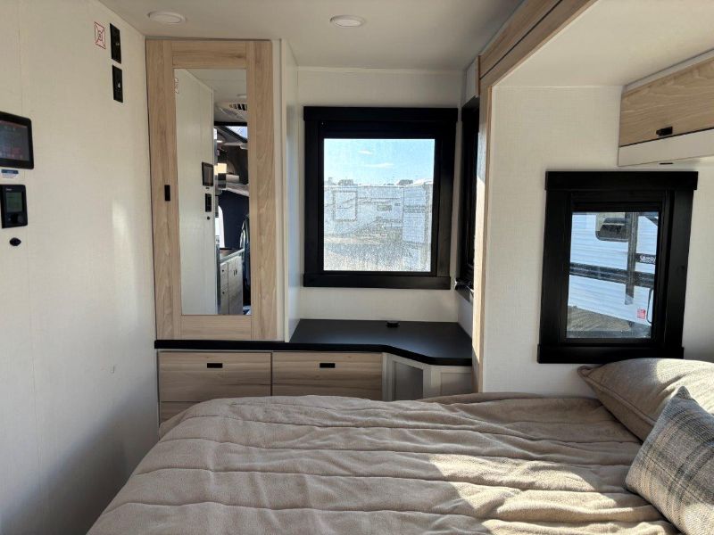 2026 Entegra Coach Qwest 25L - Image 12