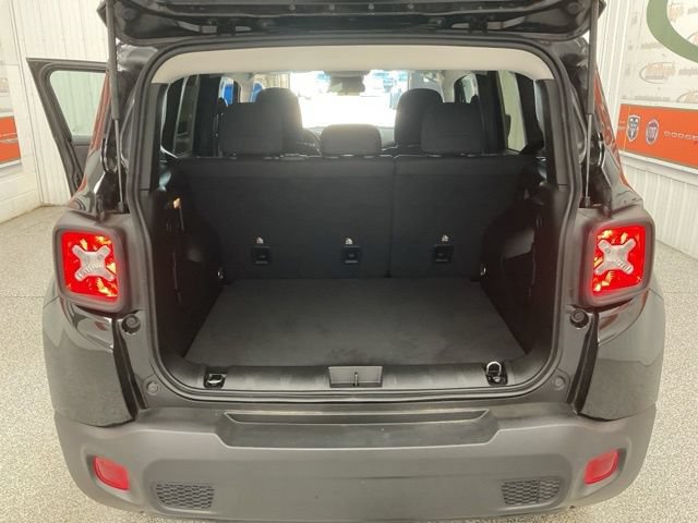 2022 Jeep Renegade Utility 4D Latitude 4WD - Image 27