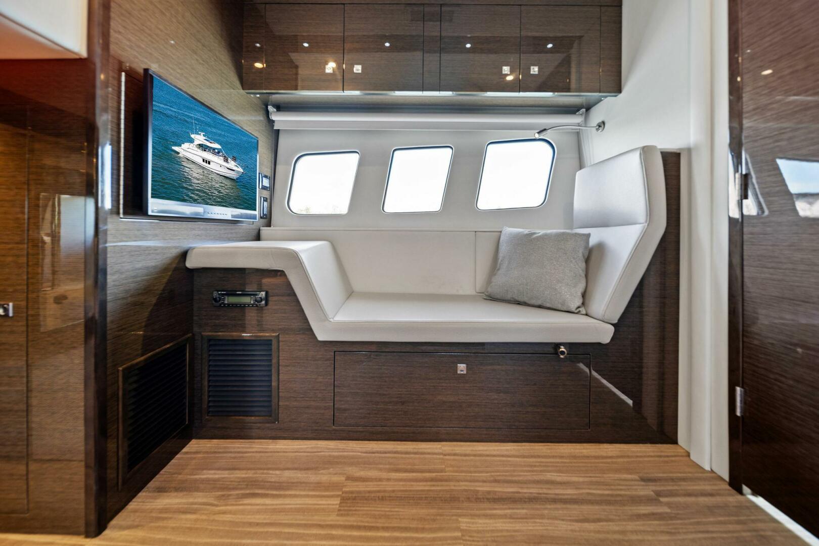 2019 Cruisers Yachts 45 Cantius - Image 50