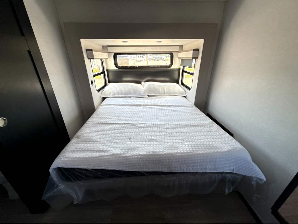 2027 JAYCO NORTH POINT 375TBDB - Image 19