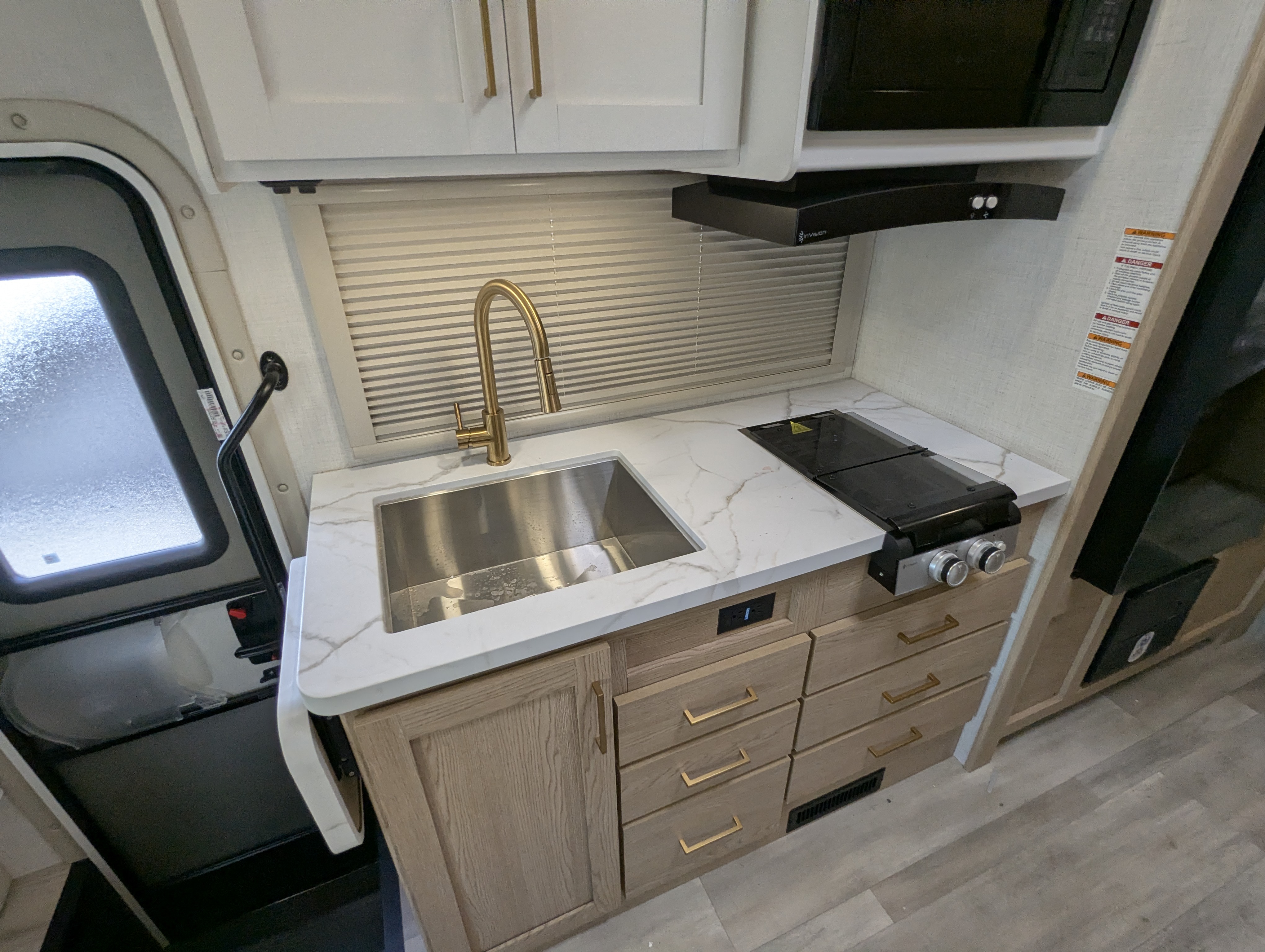 2027 Thor Motor Coach Four Winds 25Z - Image 17