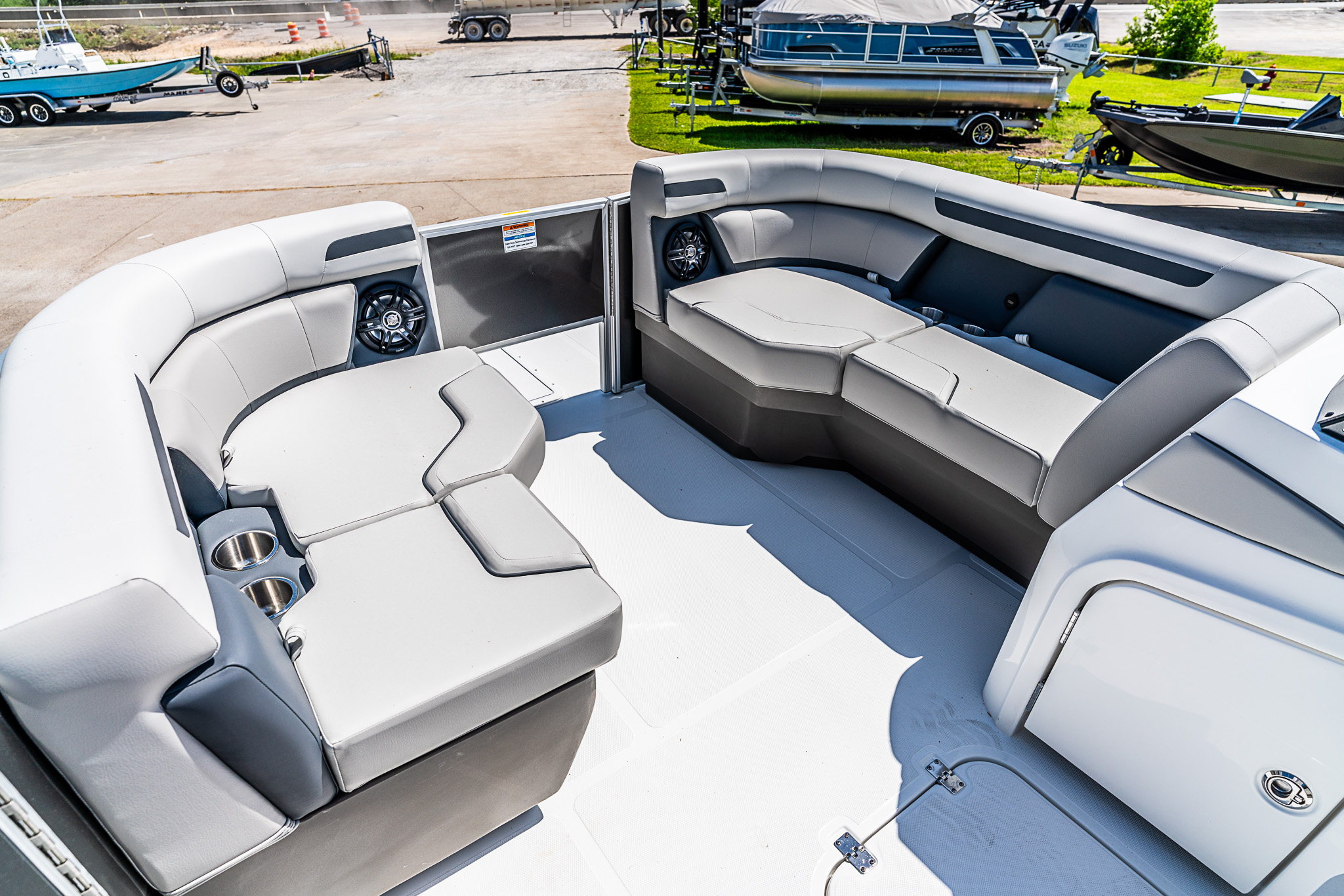 2027 HURRICANE 2027 FUNDECK 2260 REF - Image 16