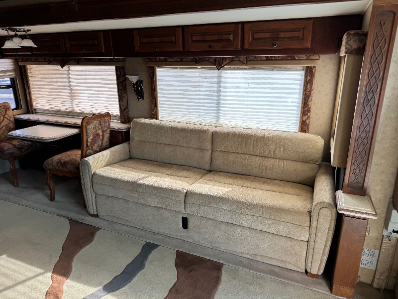 2004 Monaco Executive 40PBT - Image 7
