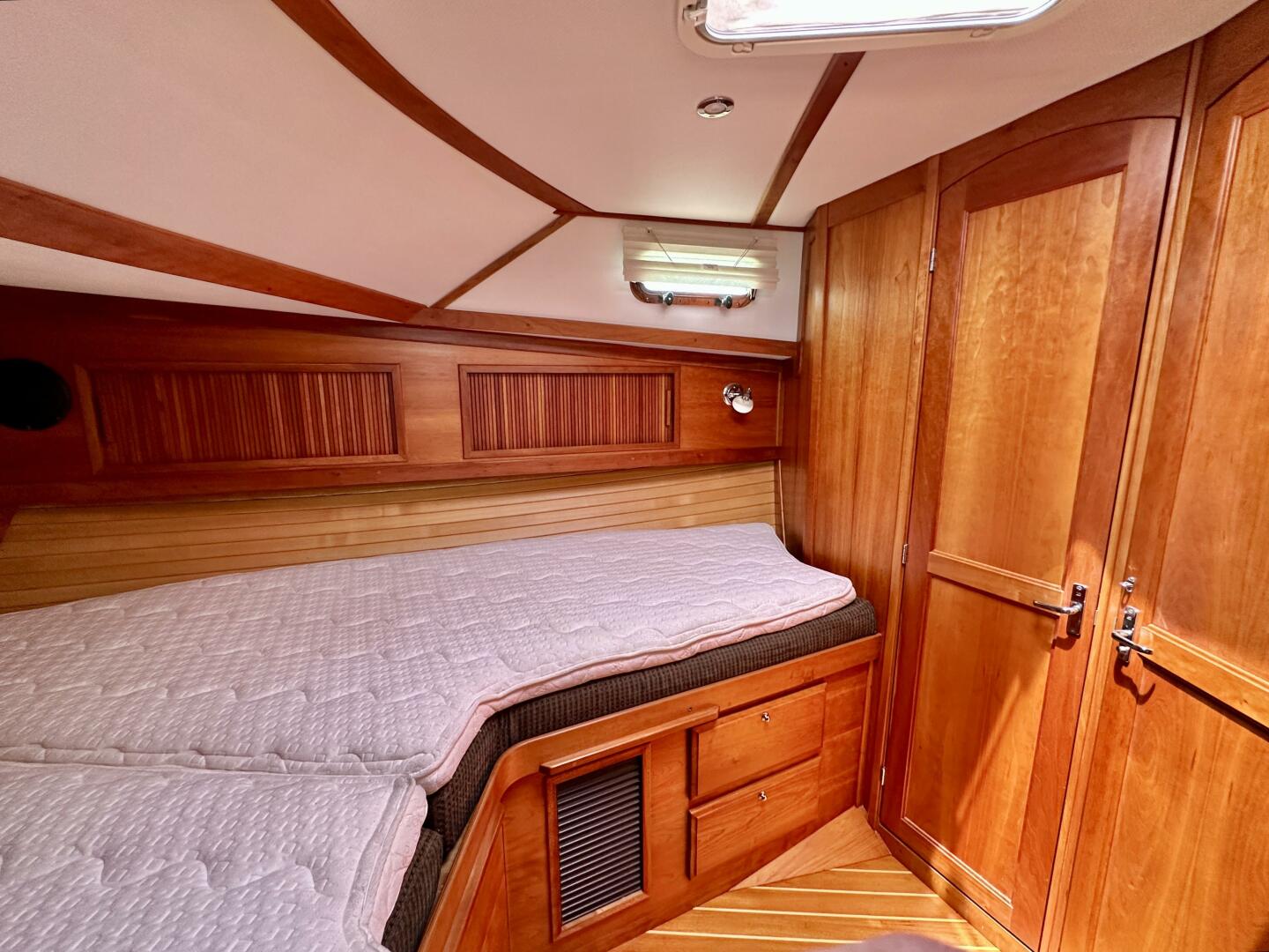 2002 Sabreline 36 Flybridge - Image 22
