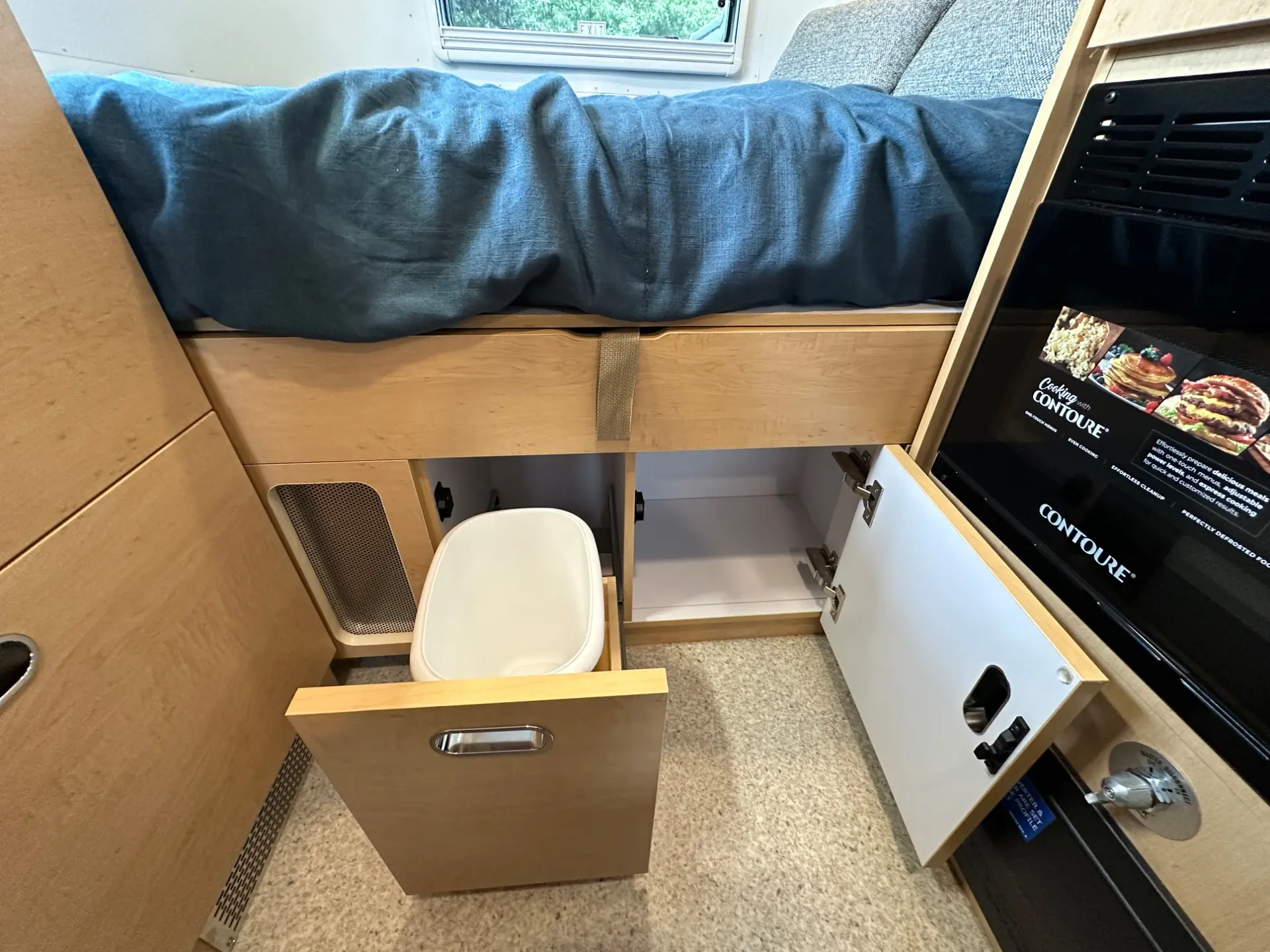 2027 Airstream World Traveler 17Rb - Image 32