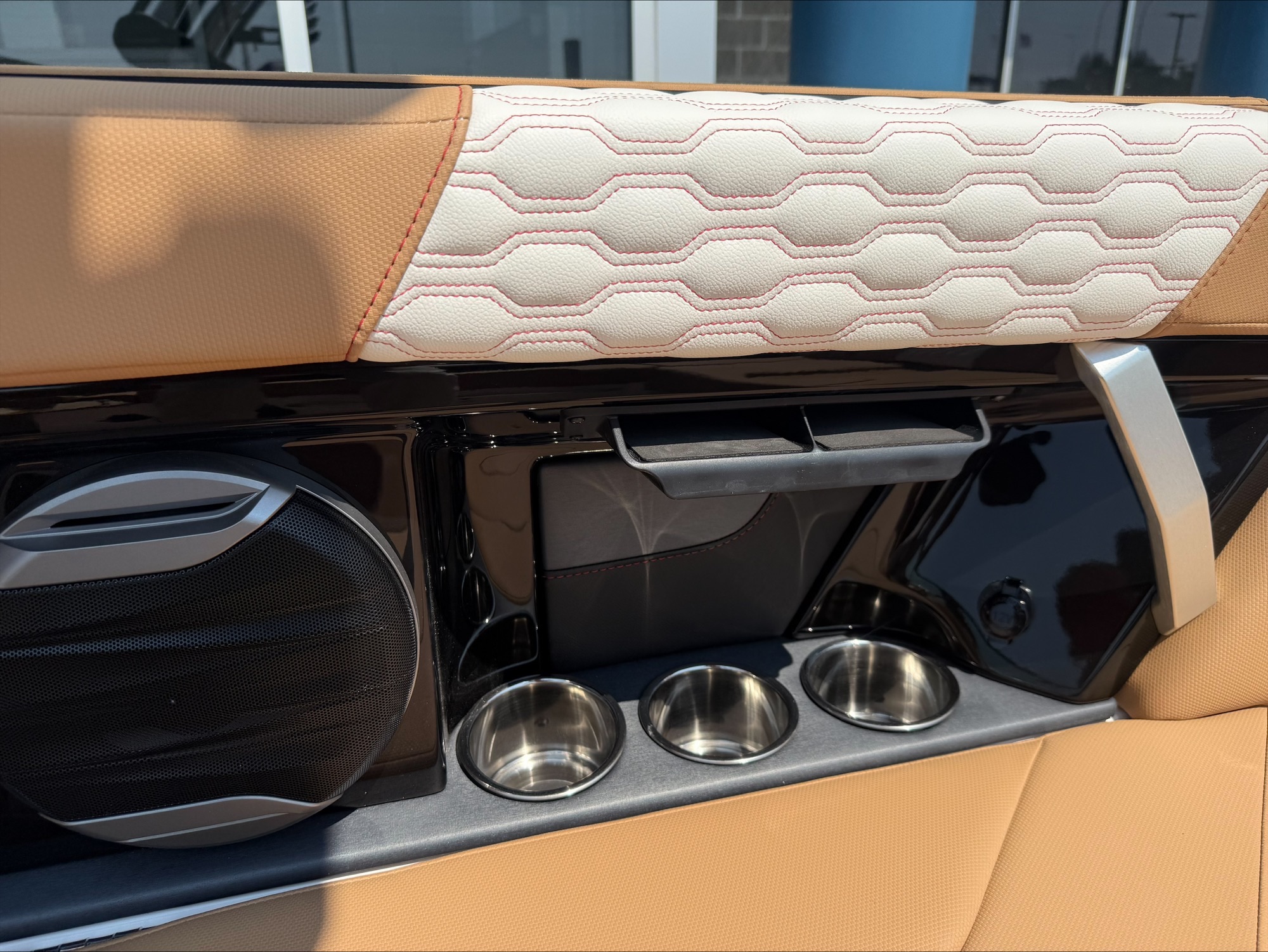 2027 MasterCraft XT24 - Image 14