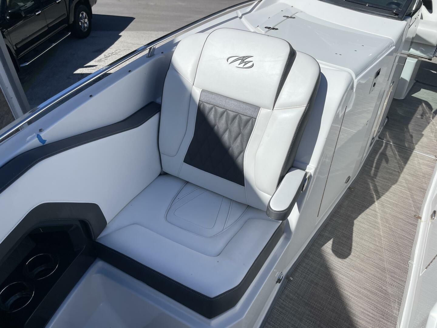 2019 Monterey 328SS - Image 45