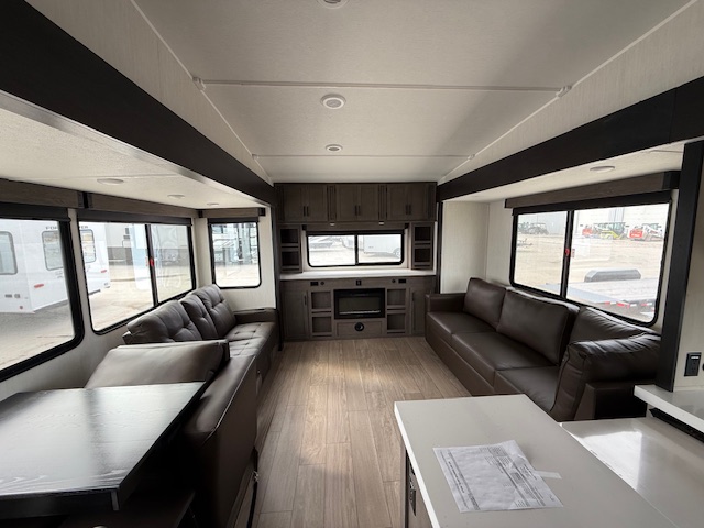 2026 CHEROKEE ARCTIC WOLF 289PANO - Image 6