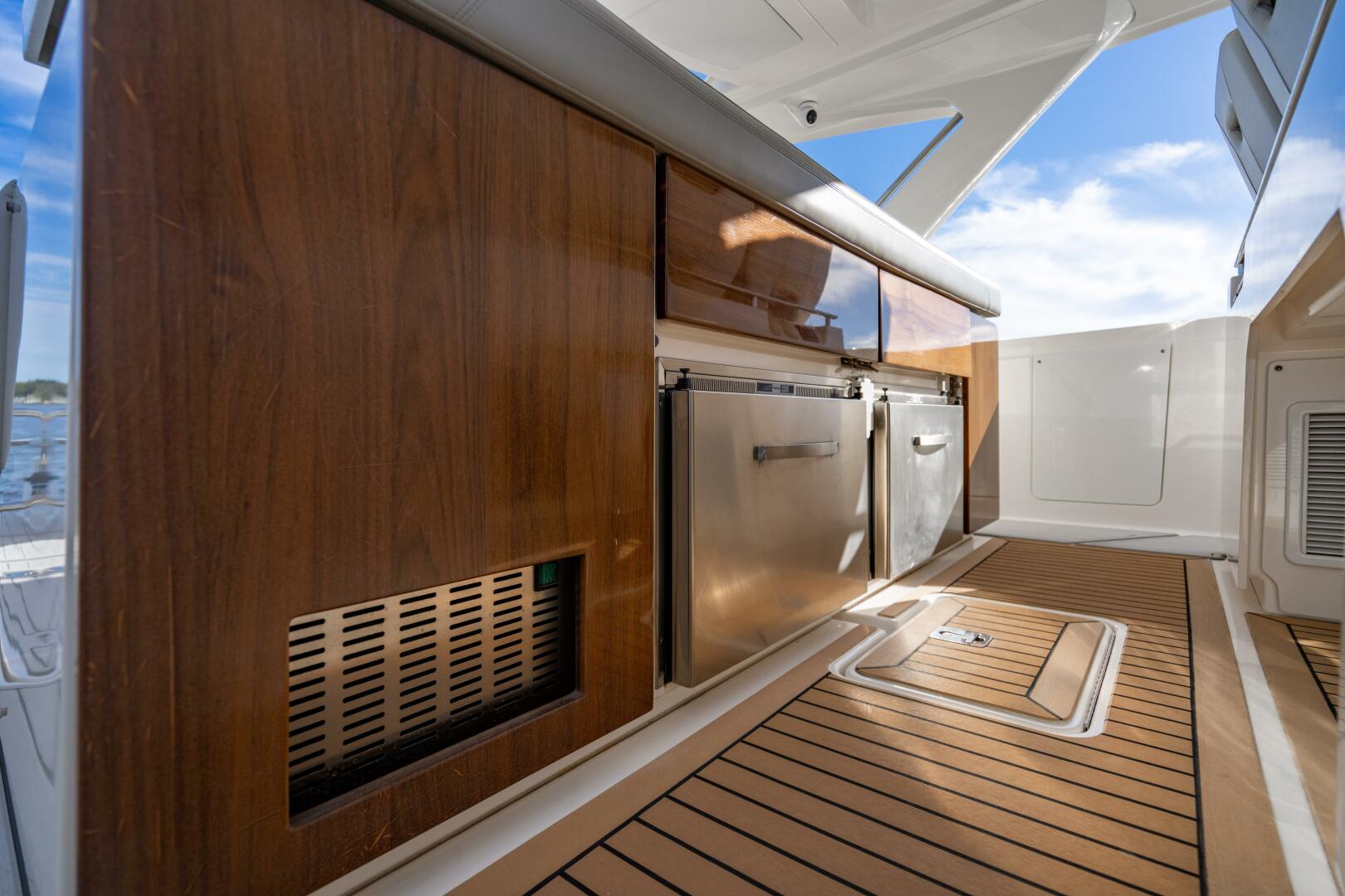 2022 Tiara Yachts 43 LS - Image 52