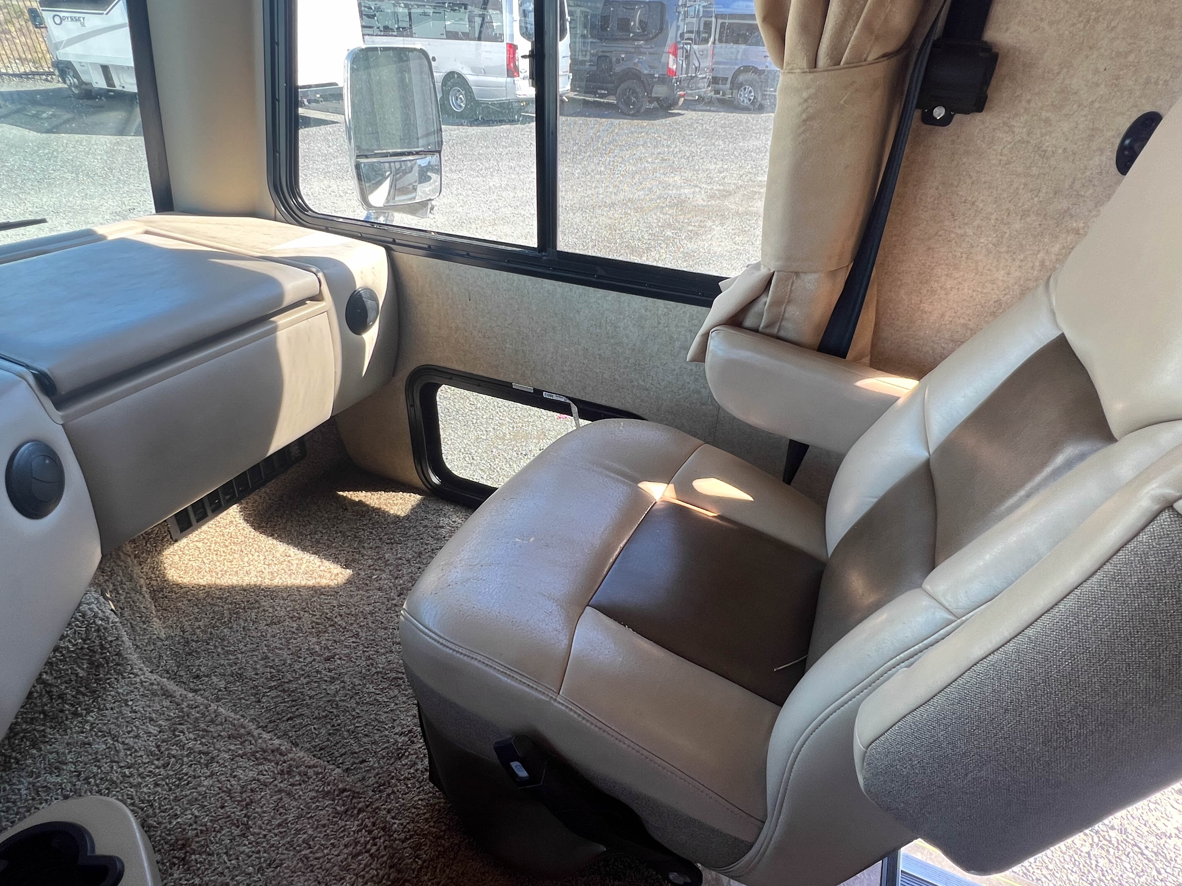 2015 Thor Motor Coach ACE 27.1 - Image 9