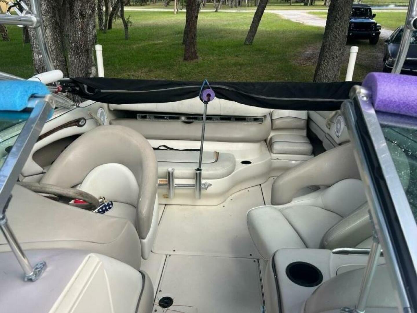 2003 Sea Ray 220 Bow Rider - Image 10