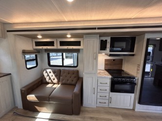 2025 FOREST RIVER GRAND SURVEYOR 302RDBS - Image 13