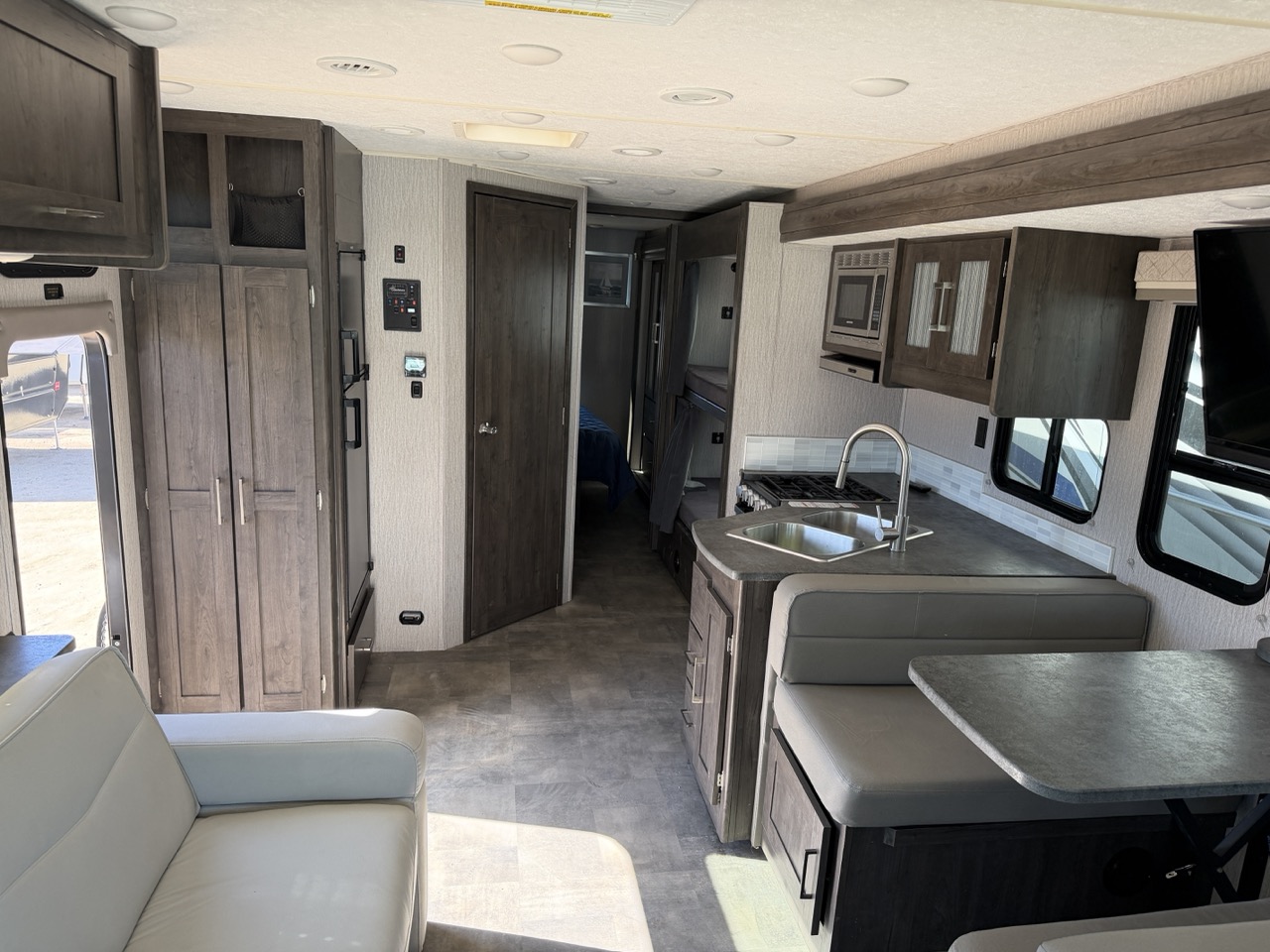 2023 Coachmen Pursuit 31BH - Image 6