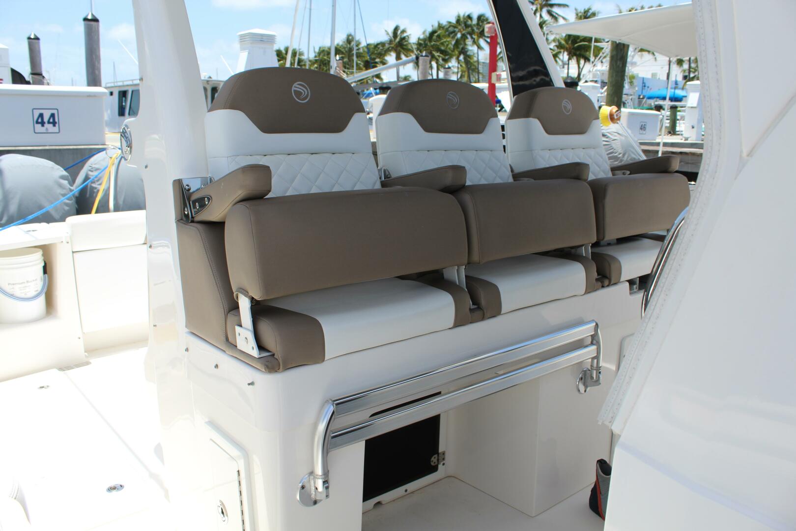 2016 Edgewater 370 - Image 10