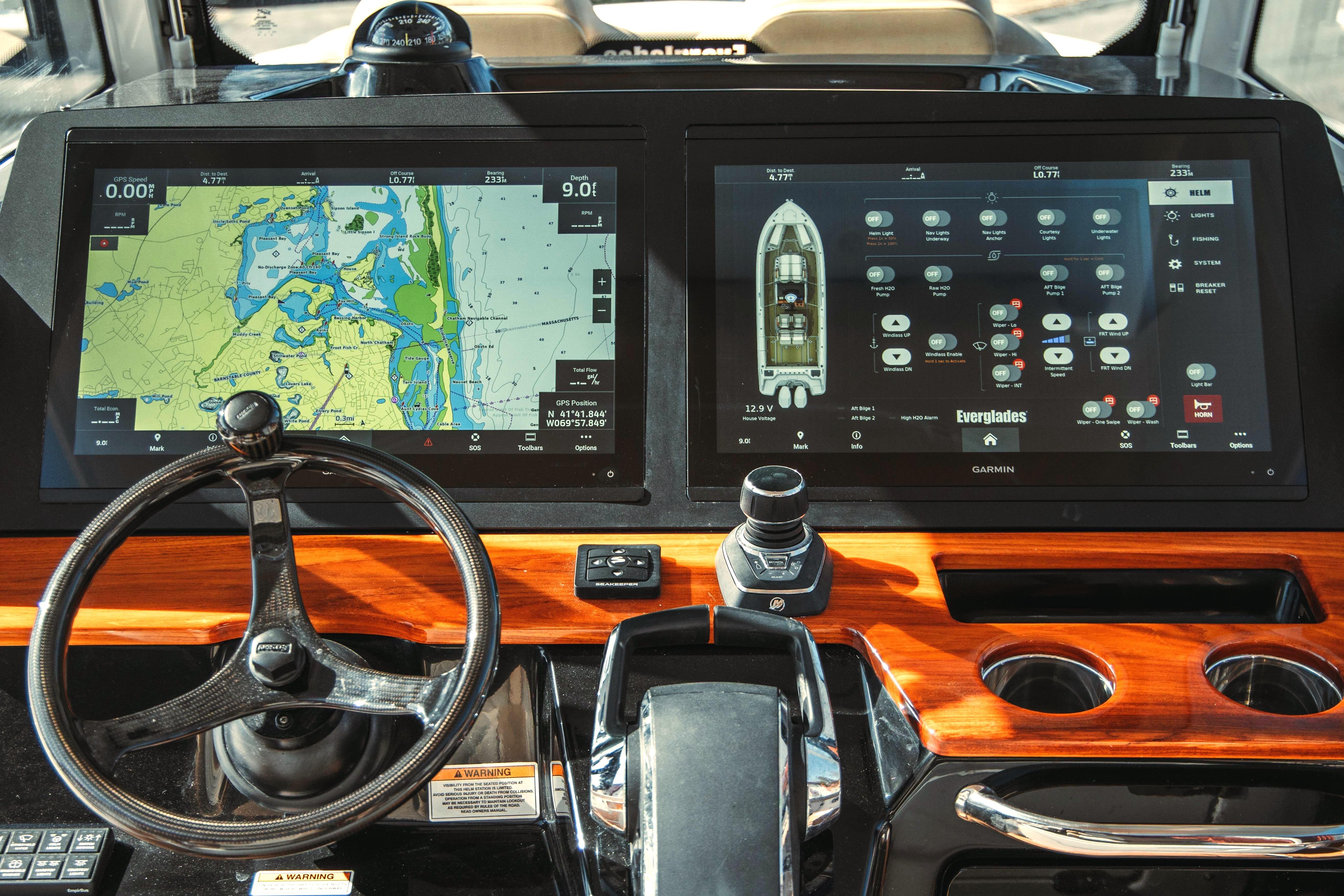 2024 Everglades 315 Center Console Standard - Image 39