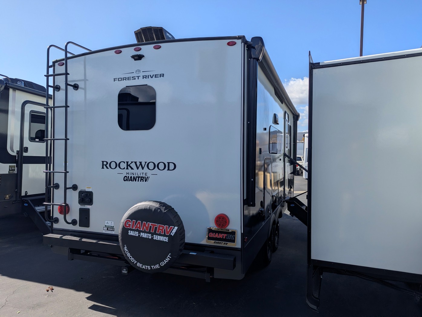 2027 Forest River Rockwood Mini Lite 2213S - Image 6