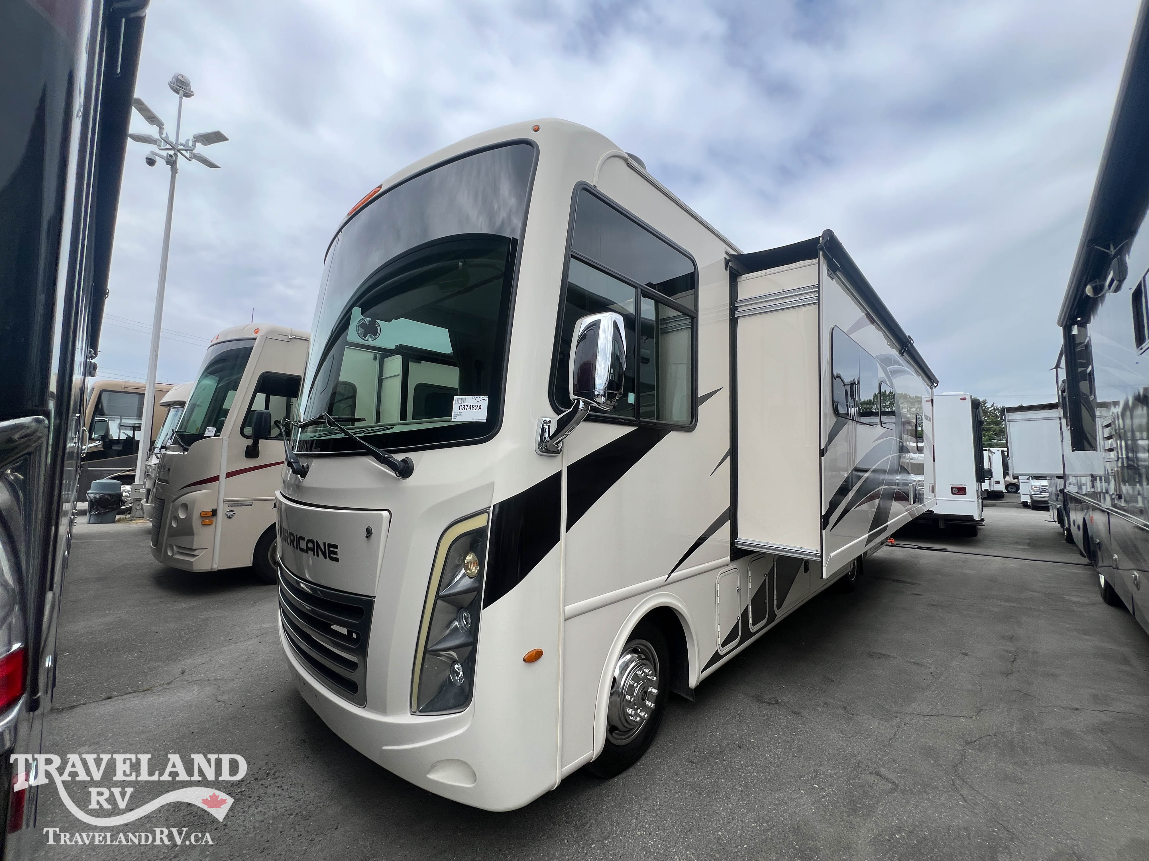 2022 Thor Motor Coach Hurricane 29M - Image 4