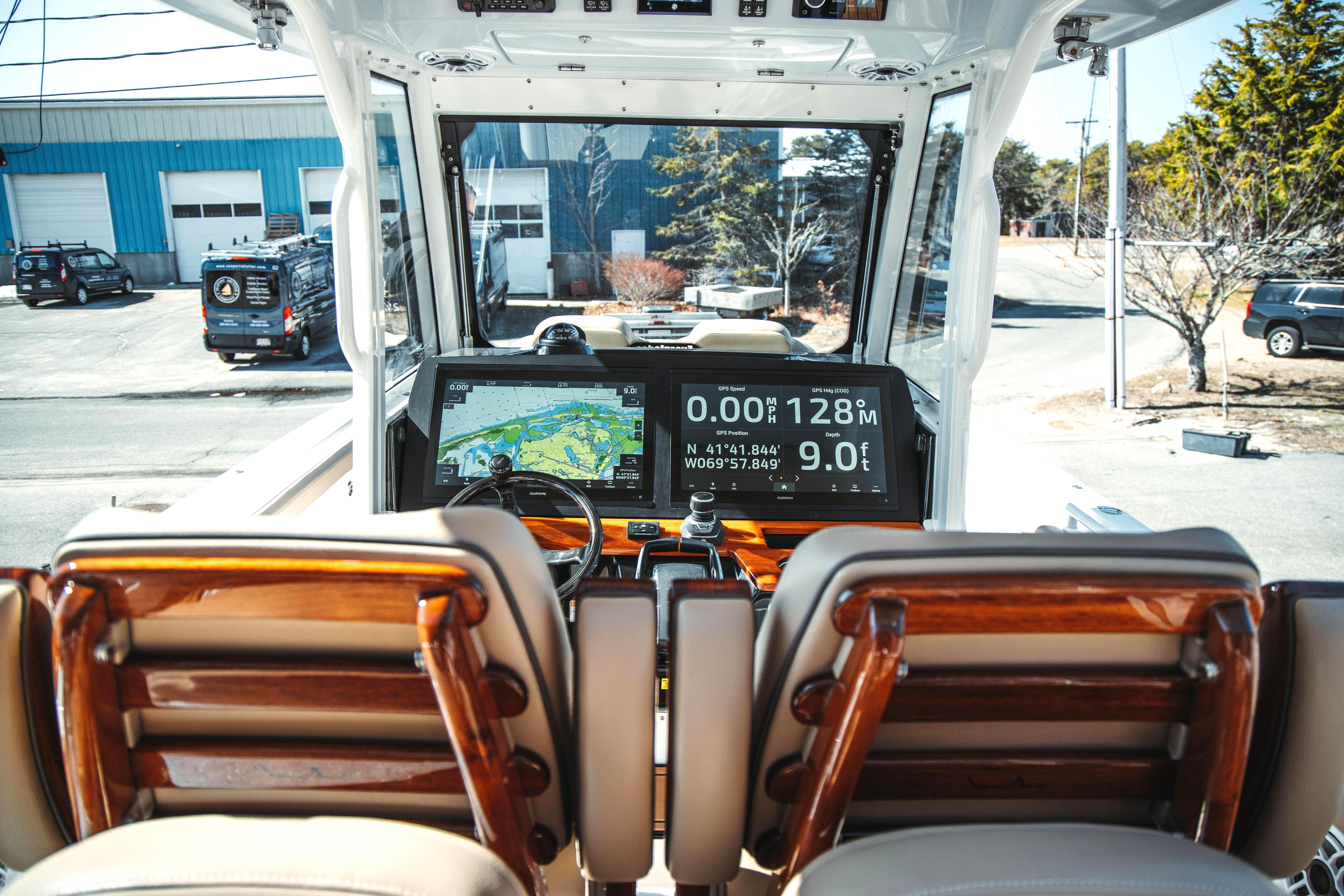 2024 Everglades 315 Center Console Standard - Image 14