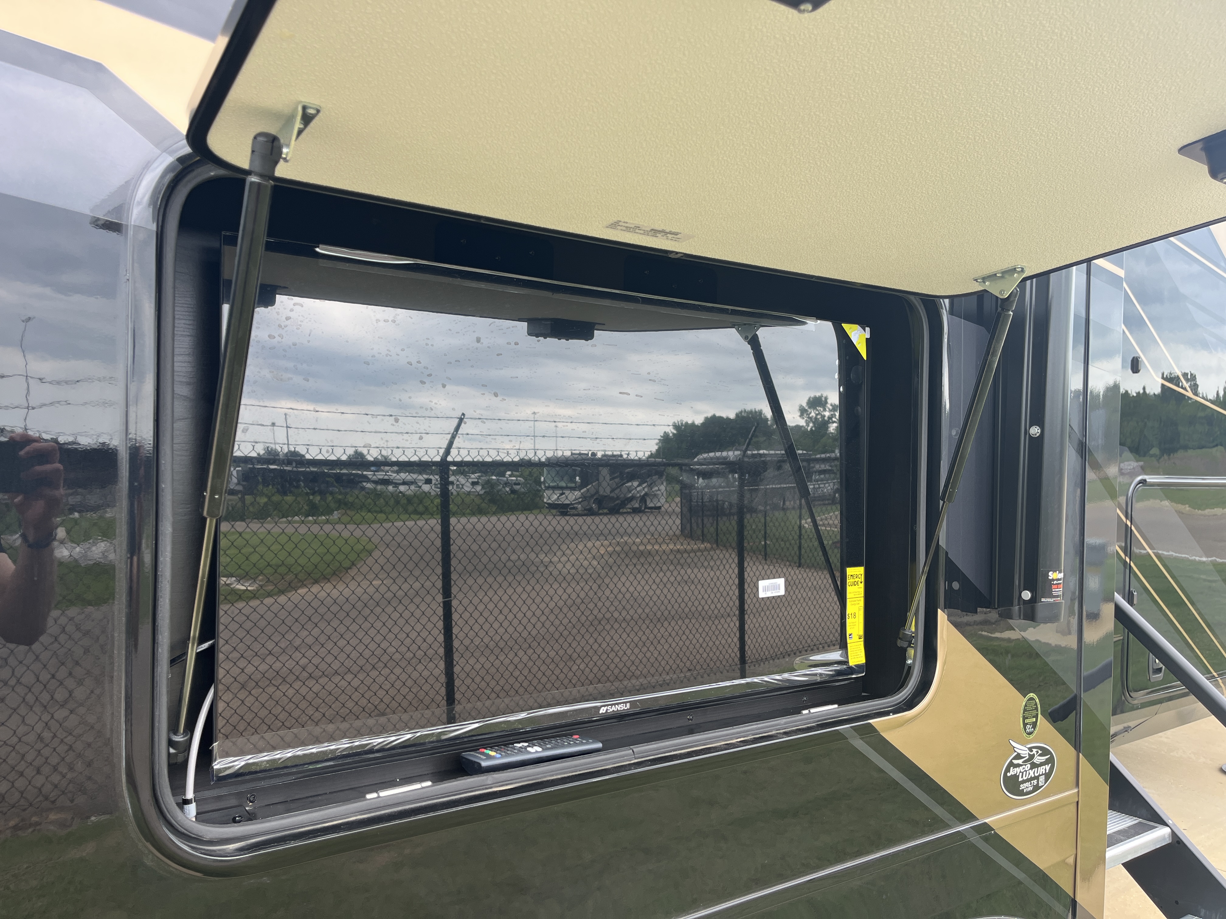2027 JAYCO PINNACLE 32RLTS - Image 8