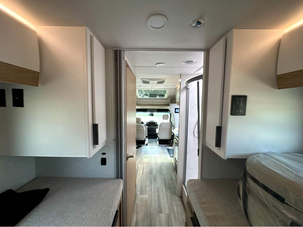 2027 THOR MOTOR COACH TIBURON 24XL - Image 16