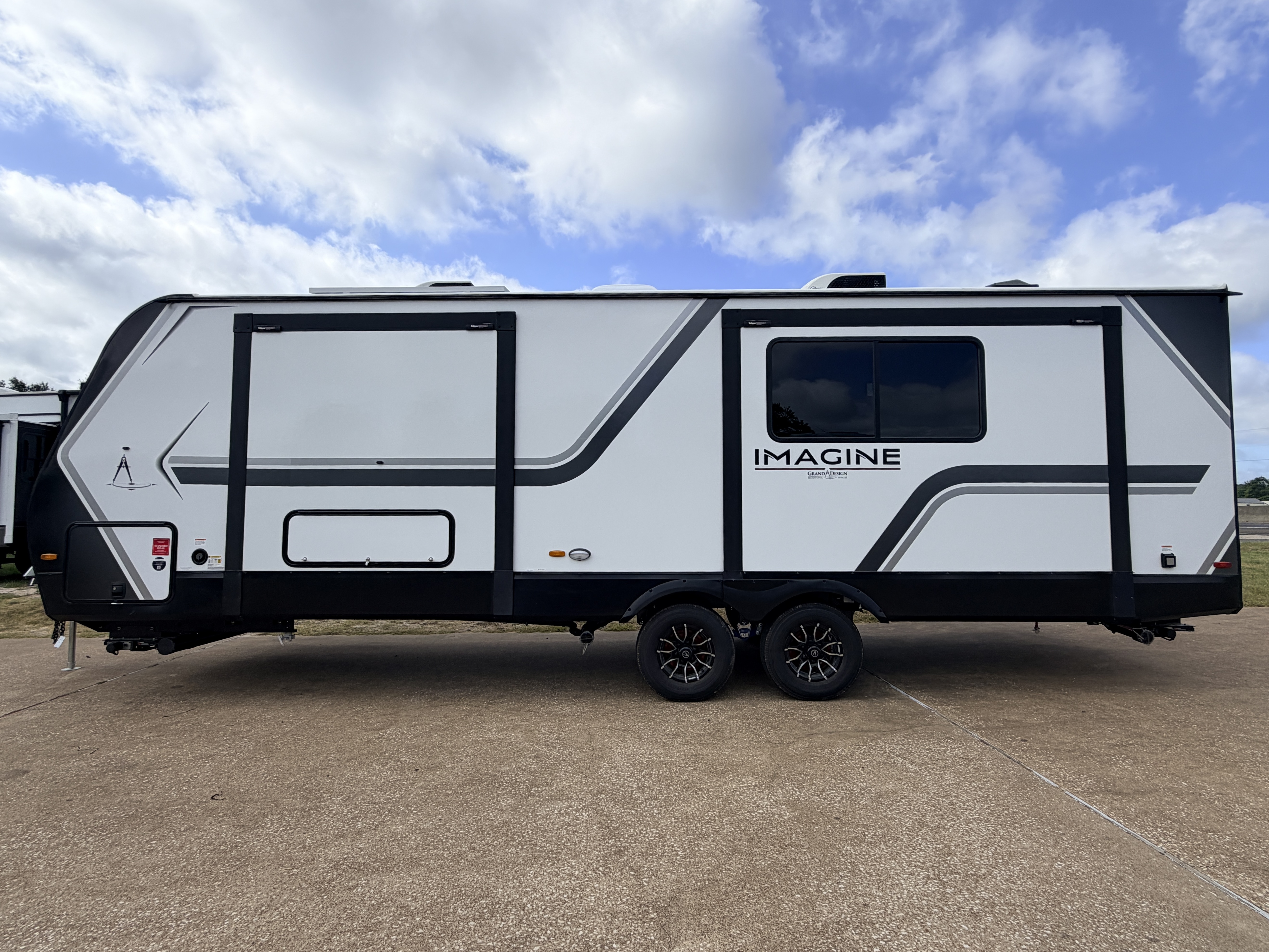 2027 Grand Design Imagine 2700BS - Image 4