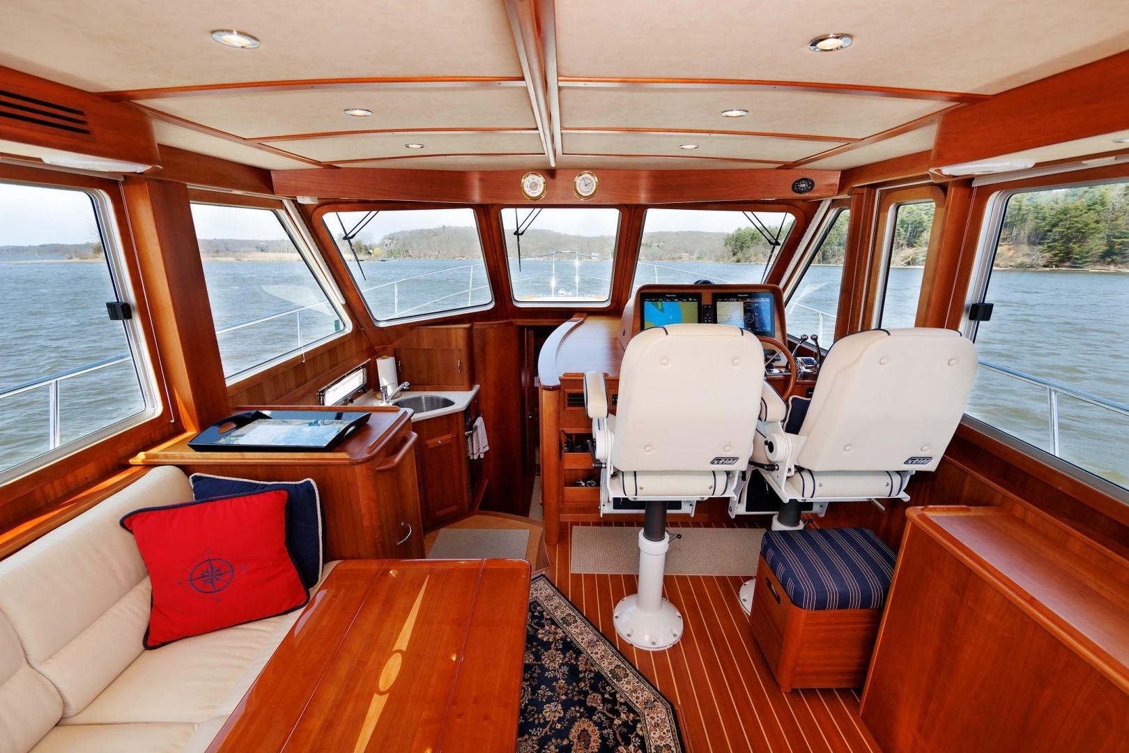 2016 Sabre 42 Fly Bridge Sedan - Image 8