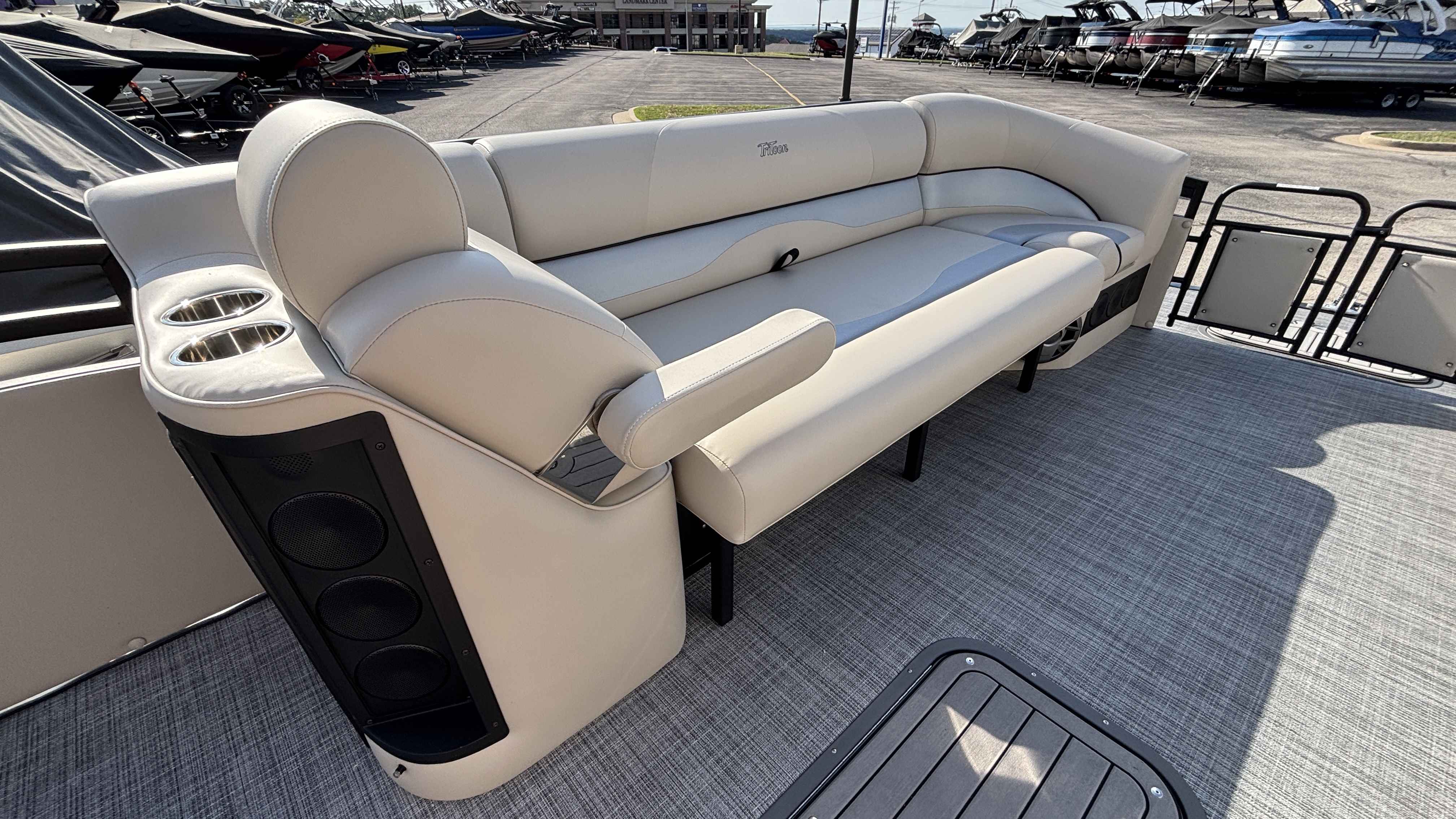 2026 JC Pontoon NepToon 25TT Sport DSL - Image 10