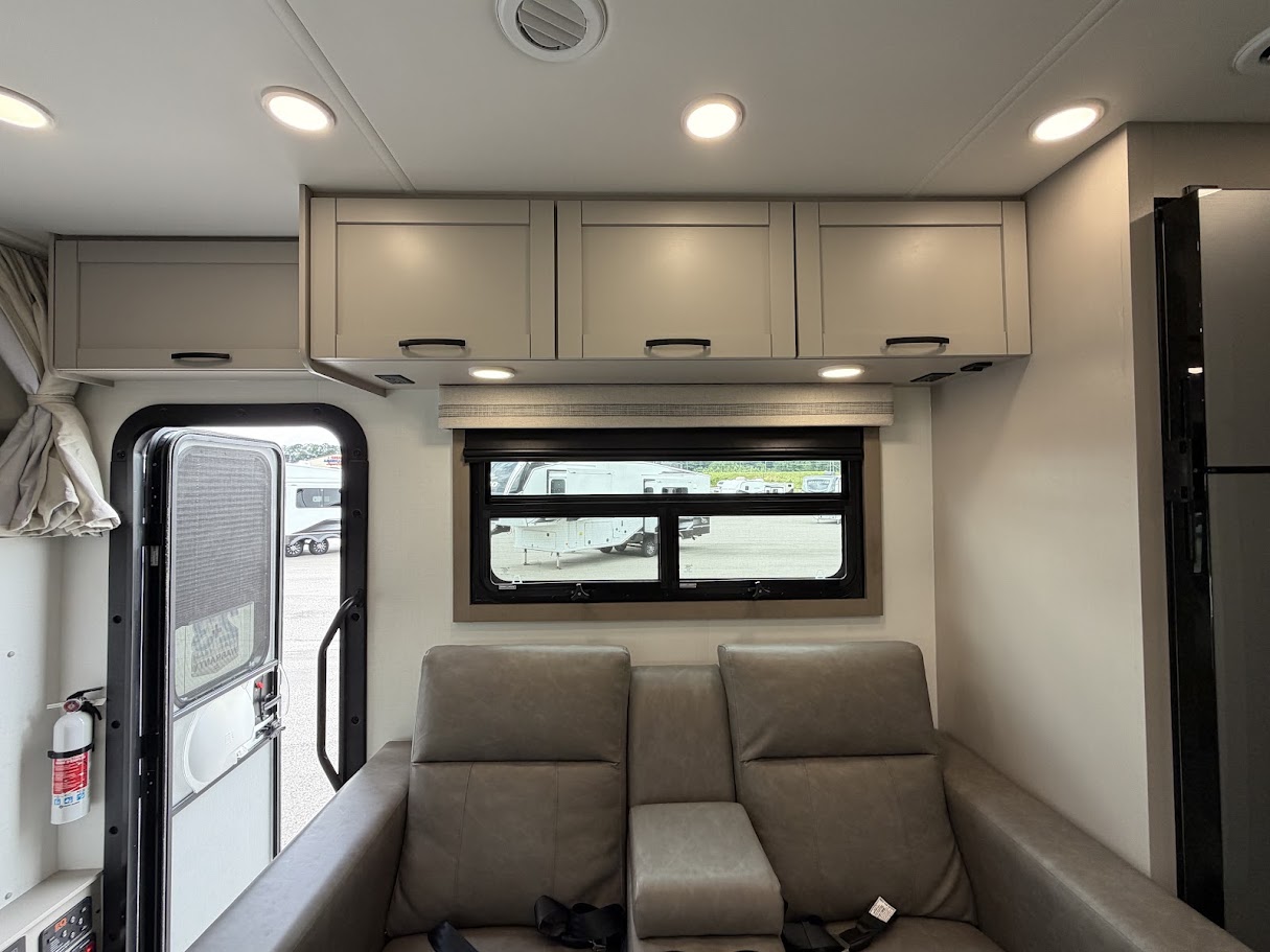 2027 JAYCO GREYHAWK XL 32U - Image 24