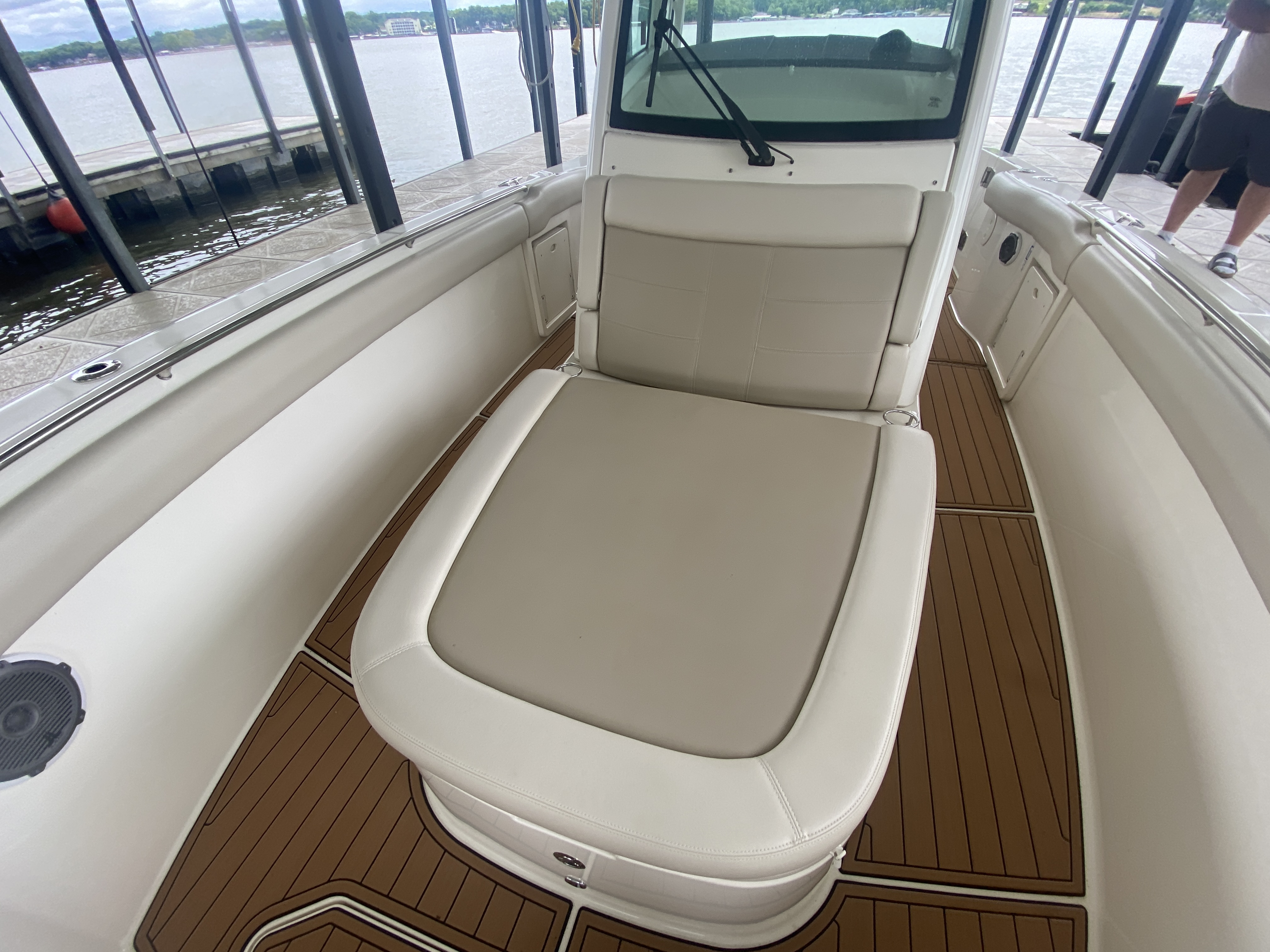 2016 Boston Whaler 330 Outrage - Image 25