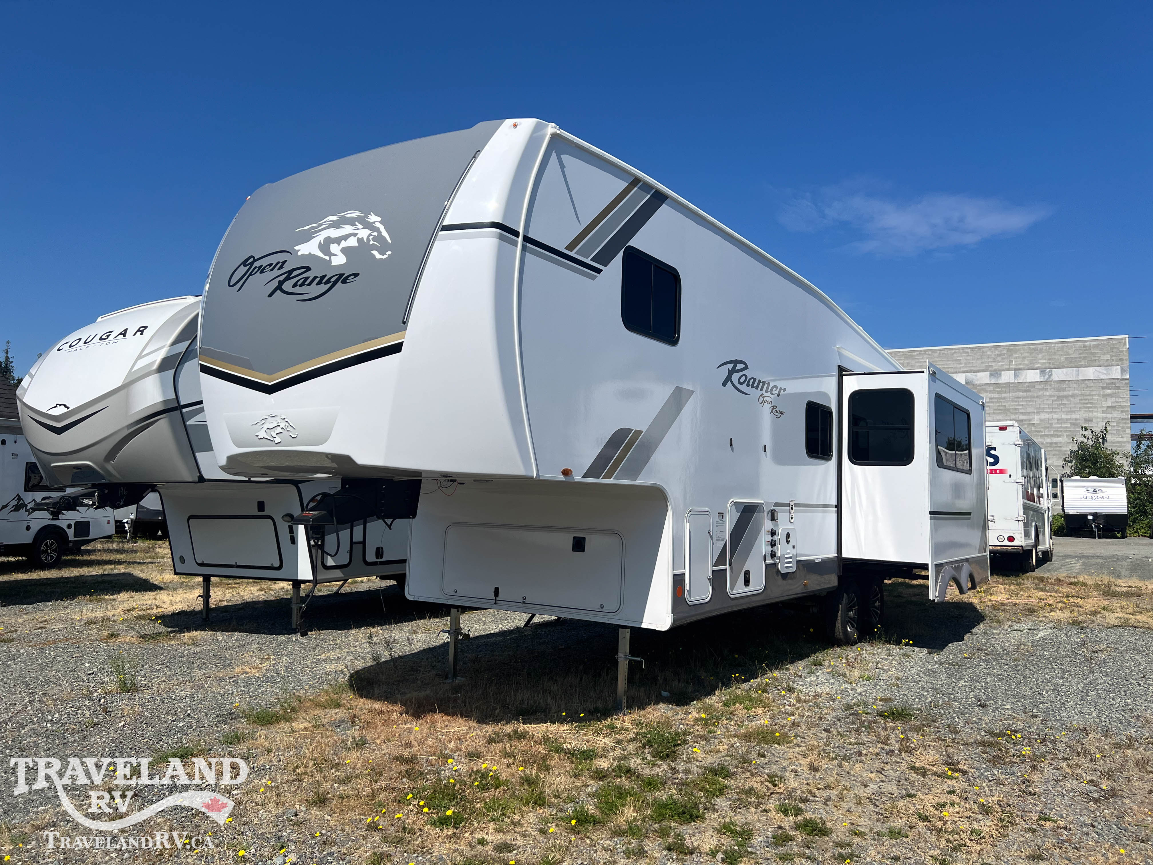 2027 Highland Ridge Roamer Light Duty 28DBSS - Image 5