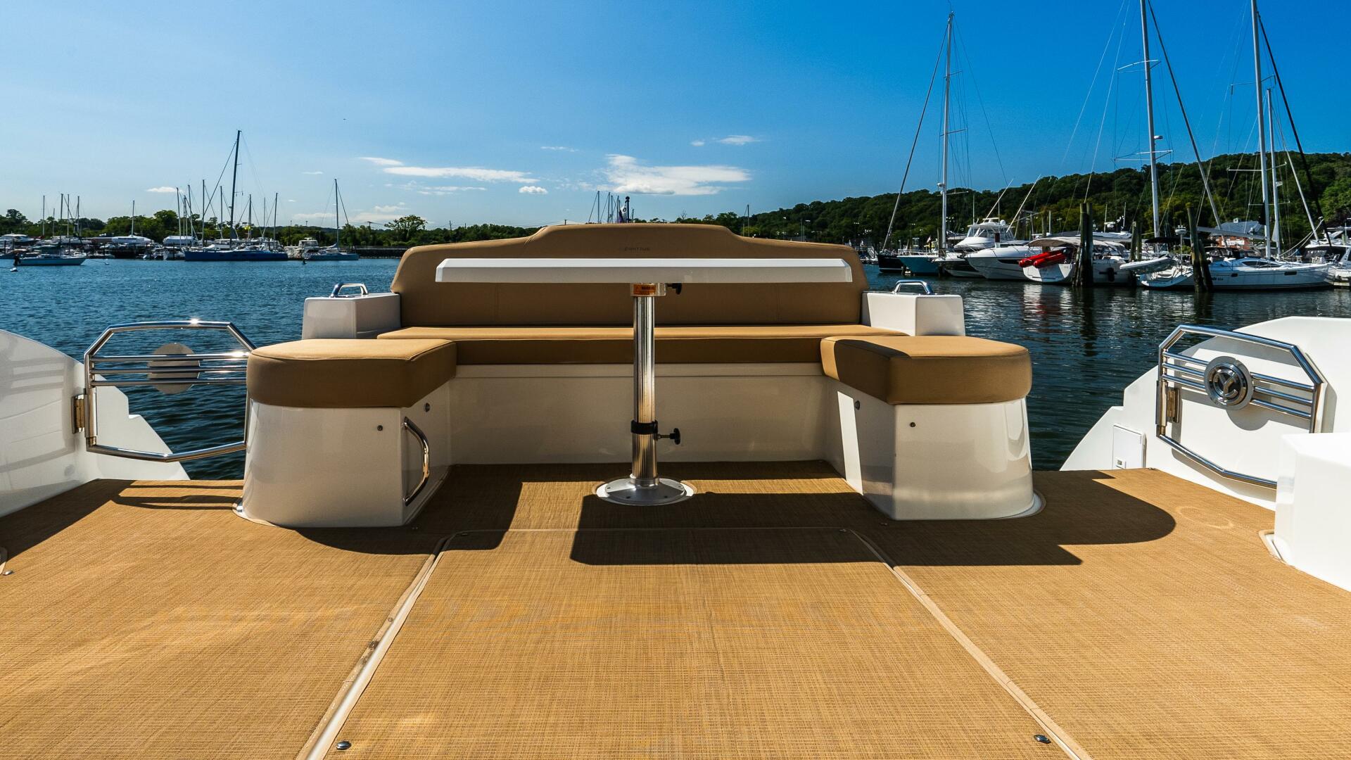 2013 CRUISERS 48 Cantius Base - Image 12