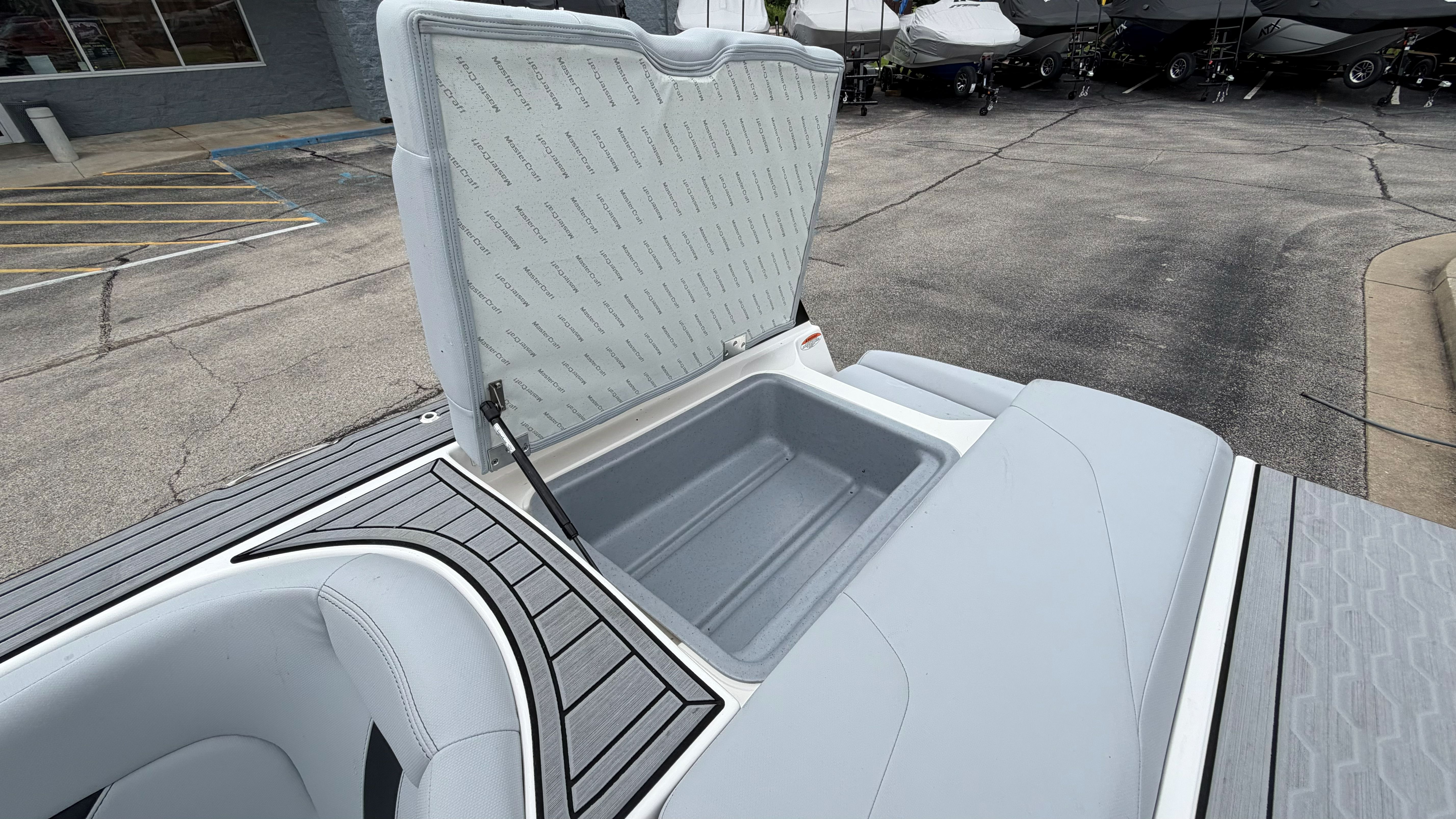 2024 MasterCraft XT25 - Image 55