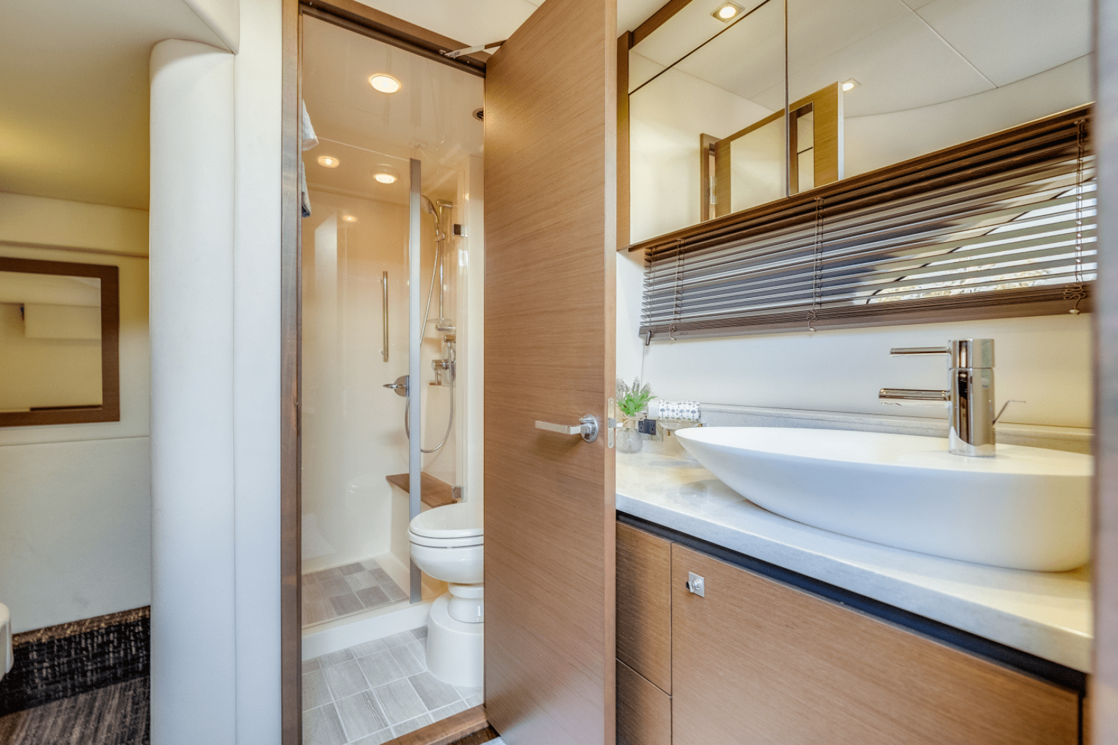 2013 Sea Ray 510 SUNDANCER - Image 40