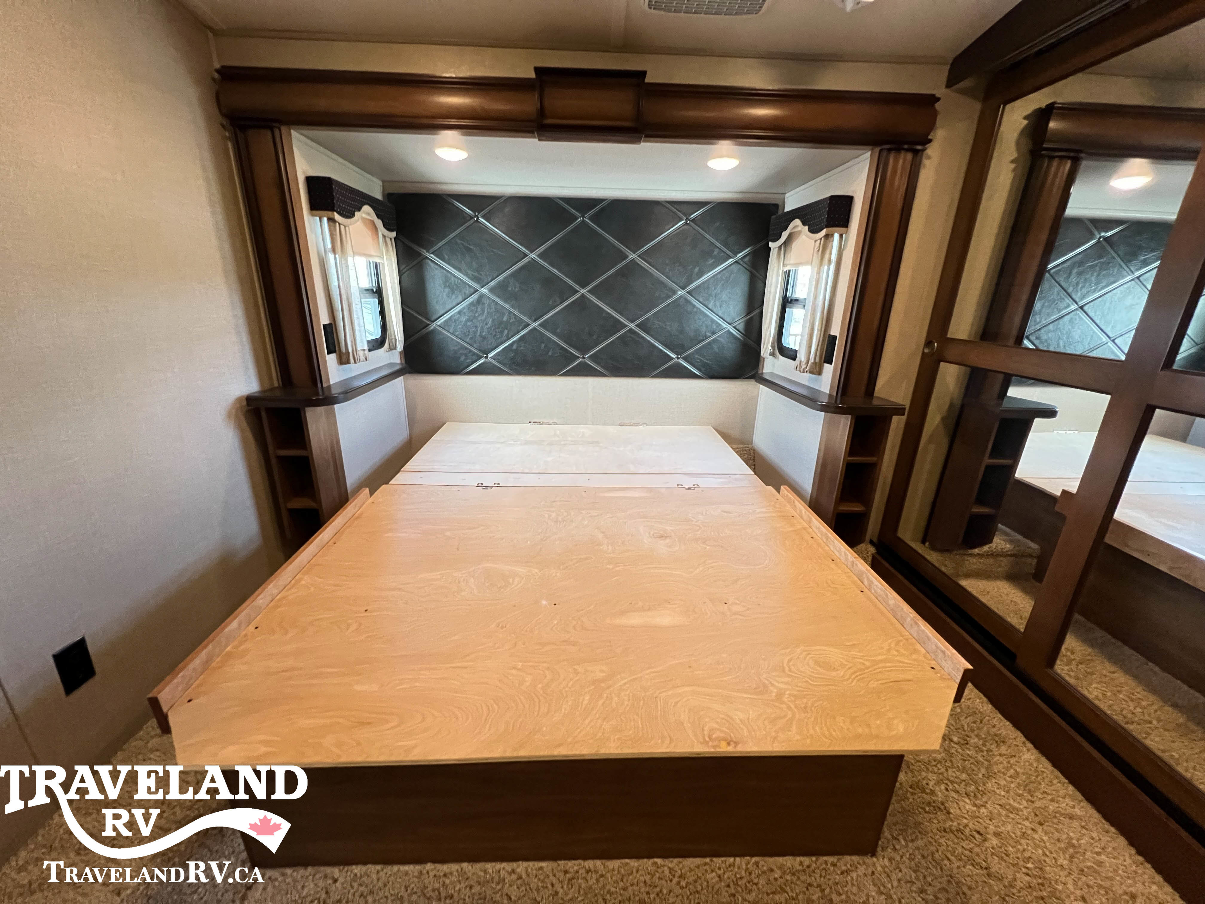 2018 KEYSTONE MONTANA 3160RL LEGACY EDITION - Image 28