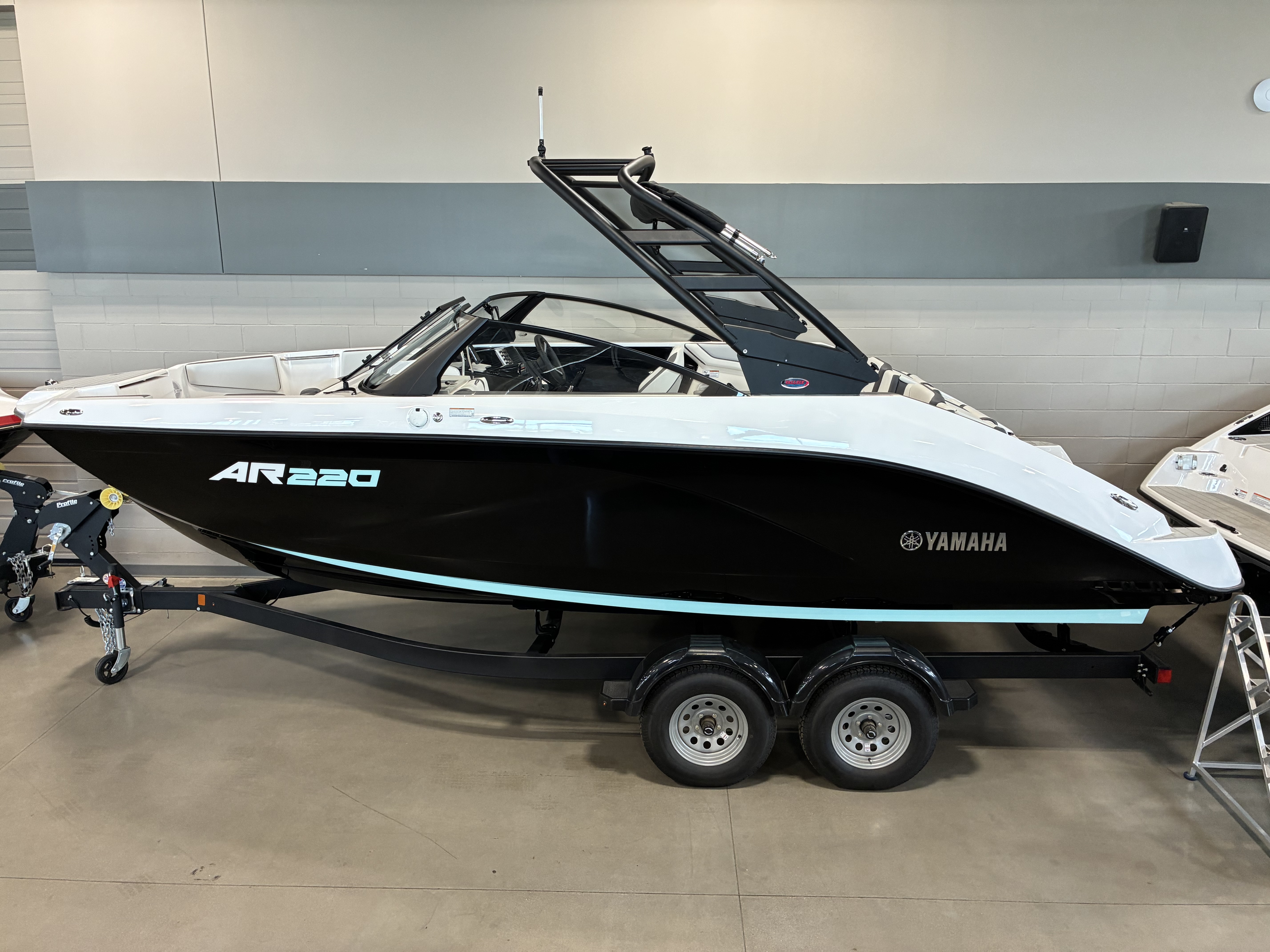 2026 Yamaha Boats AR220 - Image 1