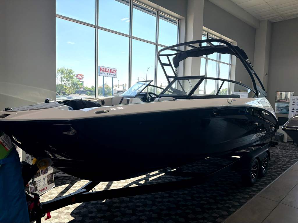 2026 Yamaha Boats AR250 - Image 2