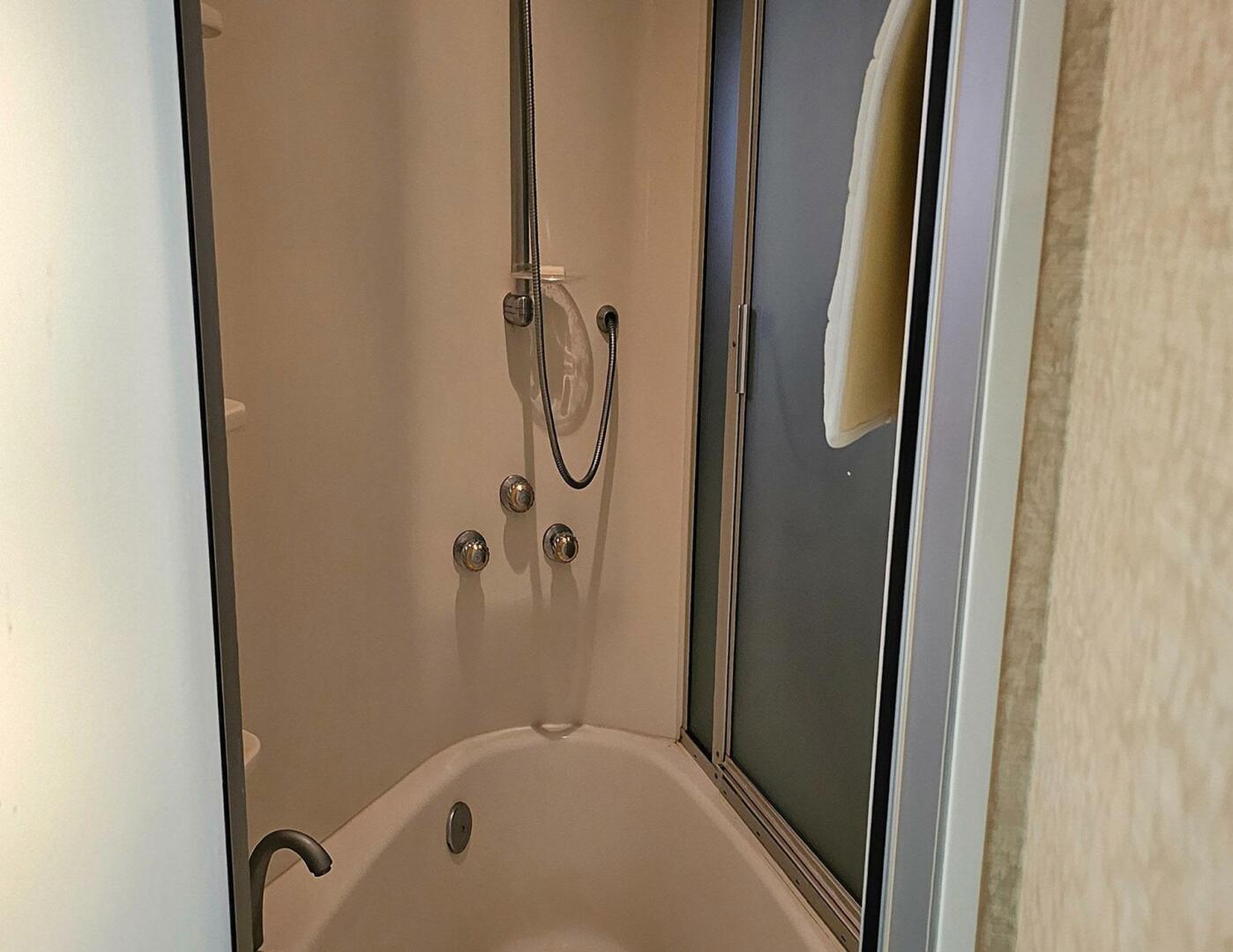 2006 Marquis 65 - Image 34