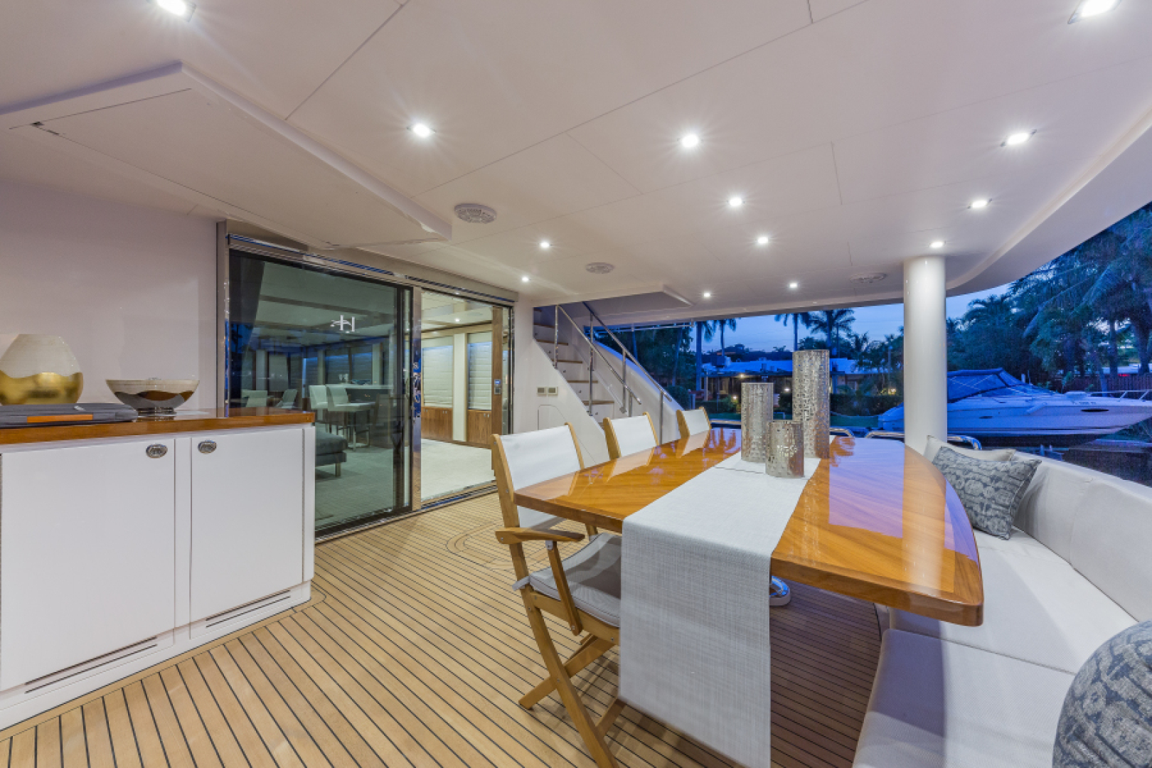 2018 Hargrave Raised Pilothouse - Image 14