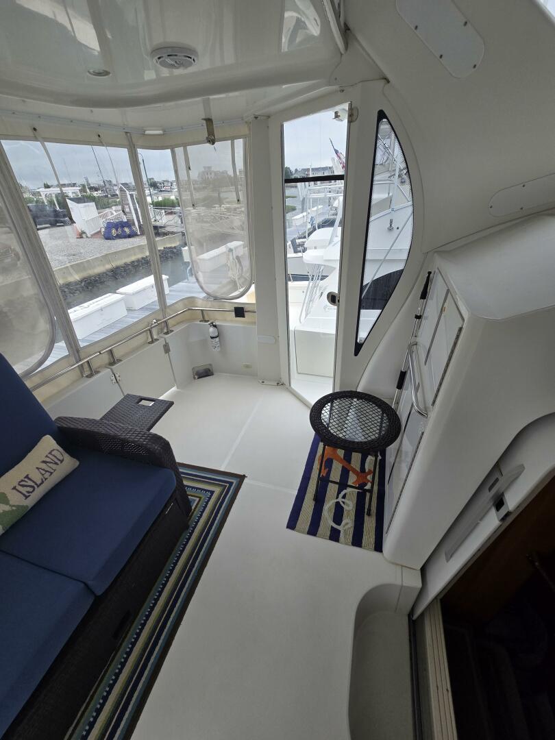 2002 Carver 444 Cockpit Motor Yacht - Image 15