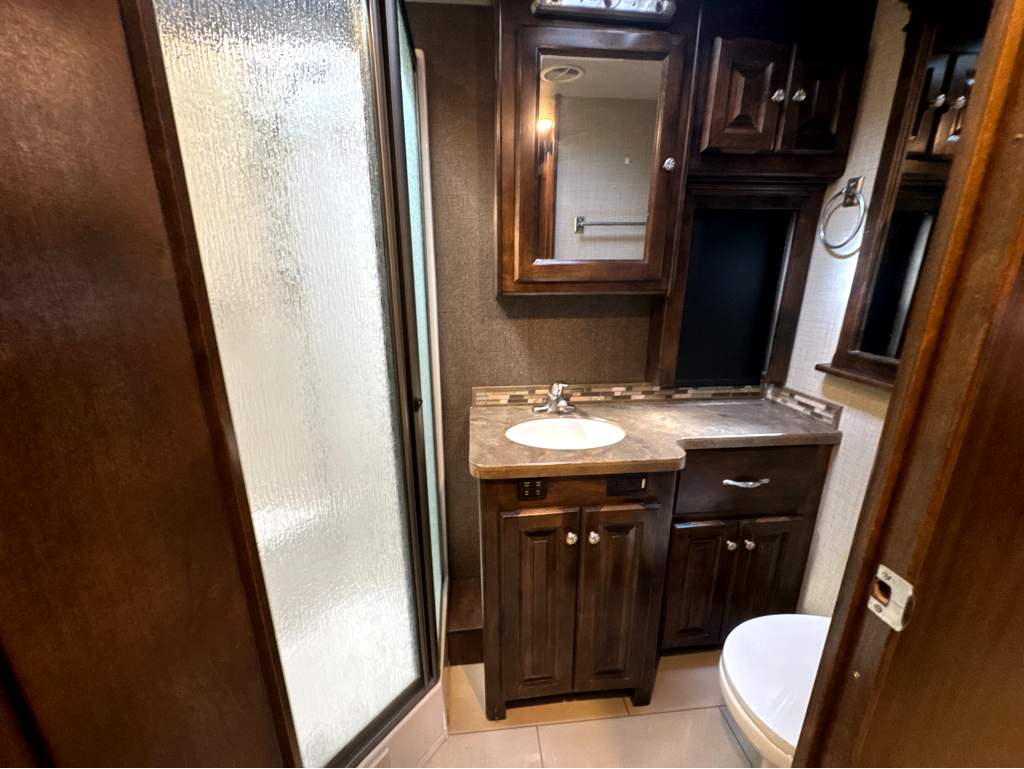 2016 TIFFIN ALLEGRO RED 38QBA - Image 20